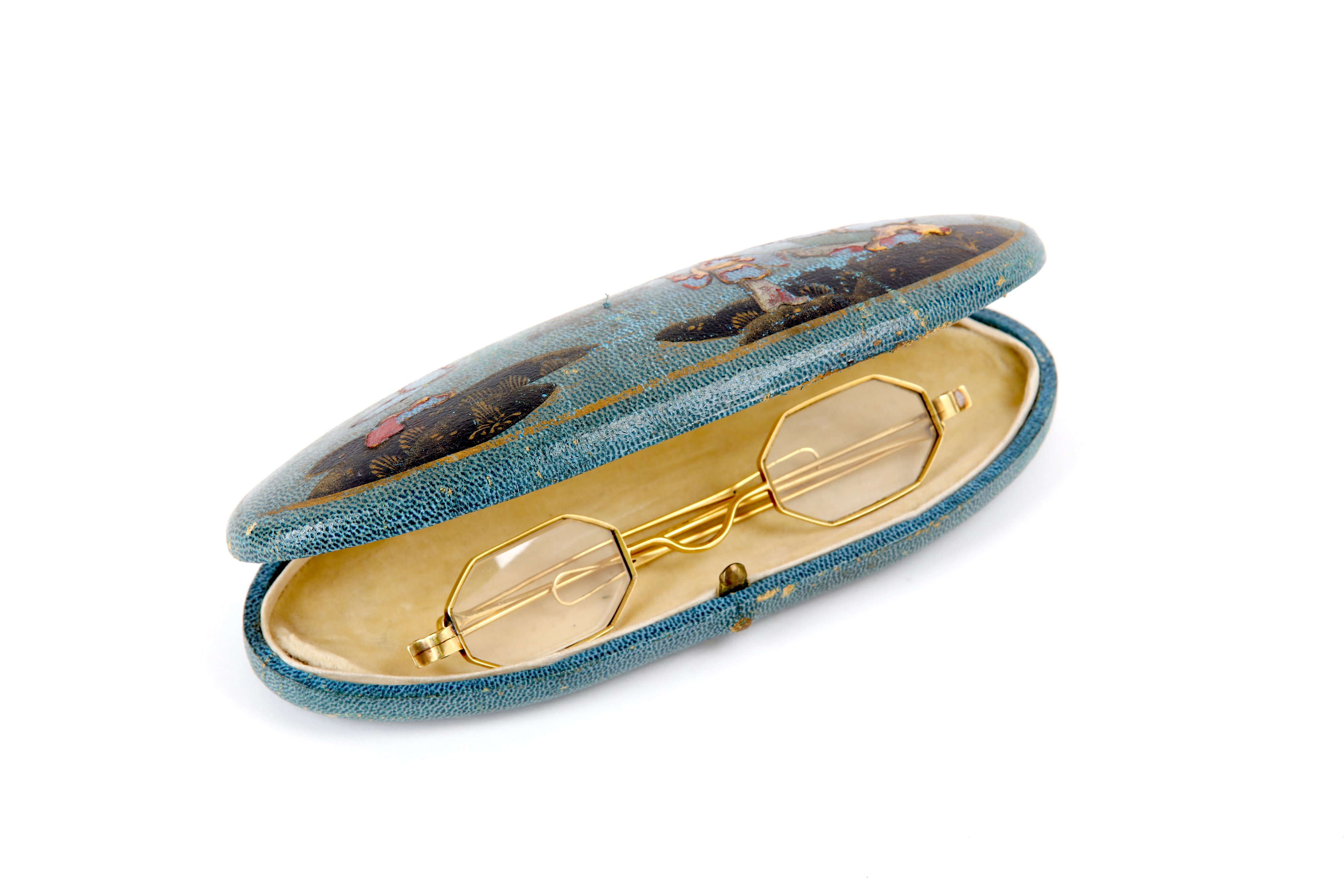 A pair of early-mid 19th century unmarked gold folding glasses, circa 1830-50 - Image 2 of 3