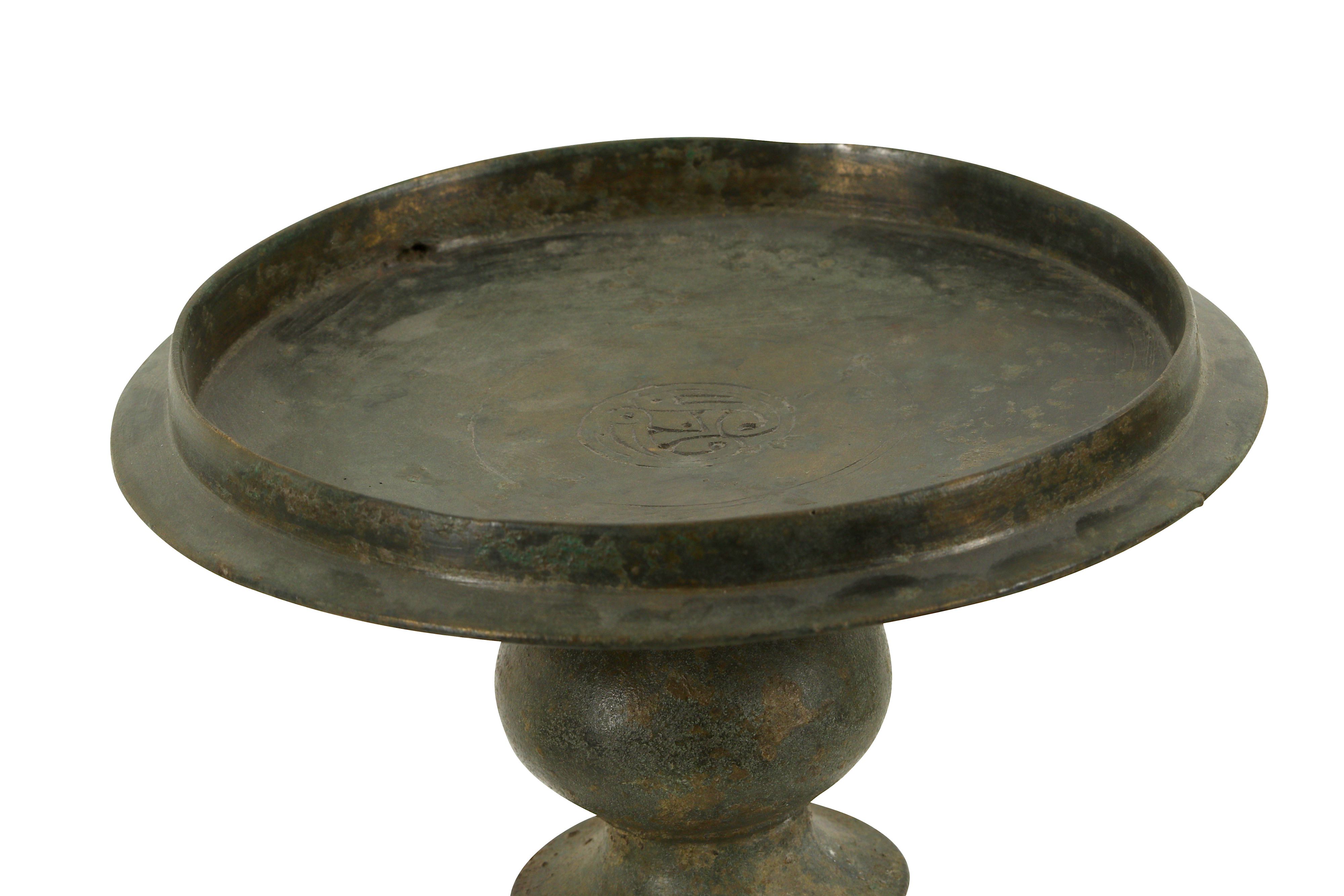 A BRONZE THREE-FOOTED OIL LAMP STAND - Image 4 of 8