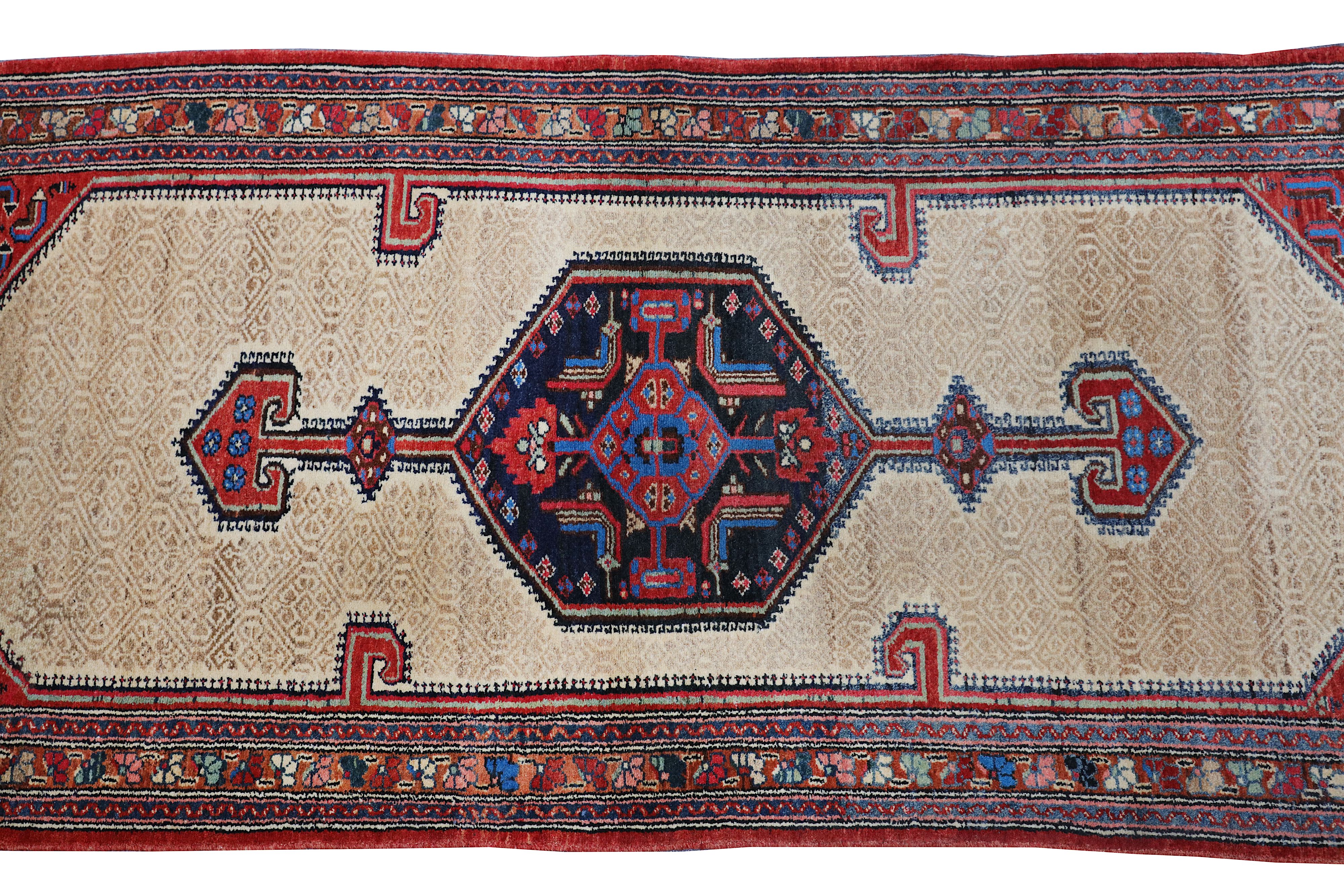 AN ANTIQUE SERAB RUNNER, NORTH-WEST PERSIA - Image 3 of 6