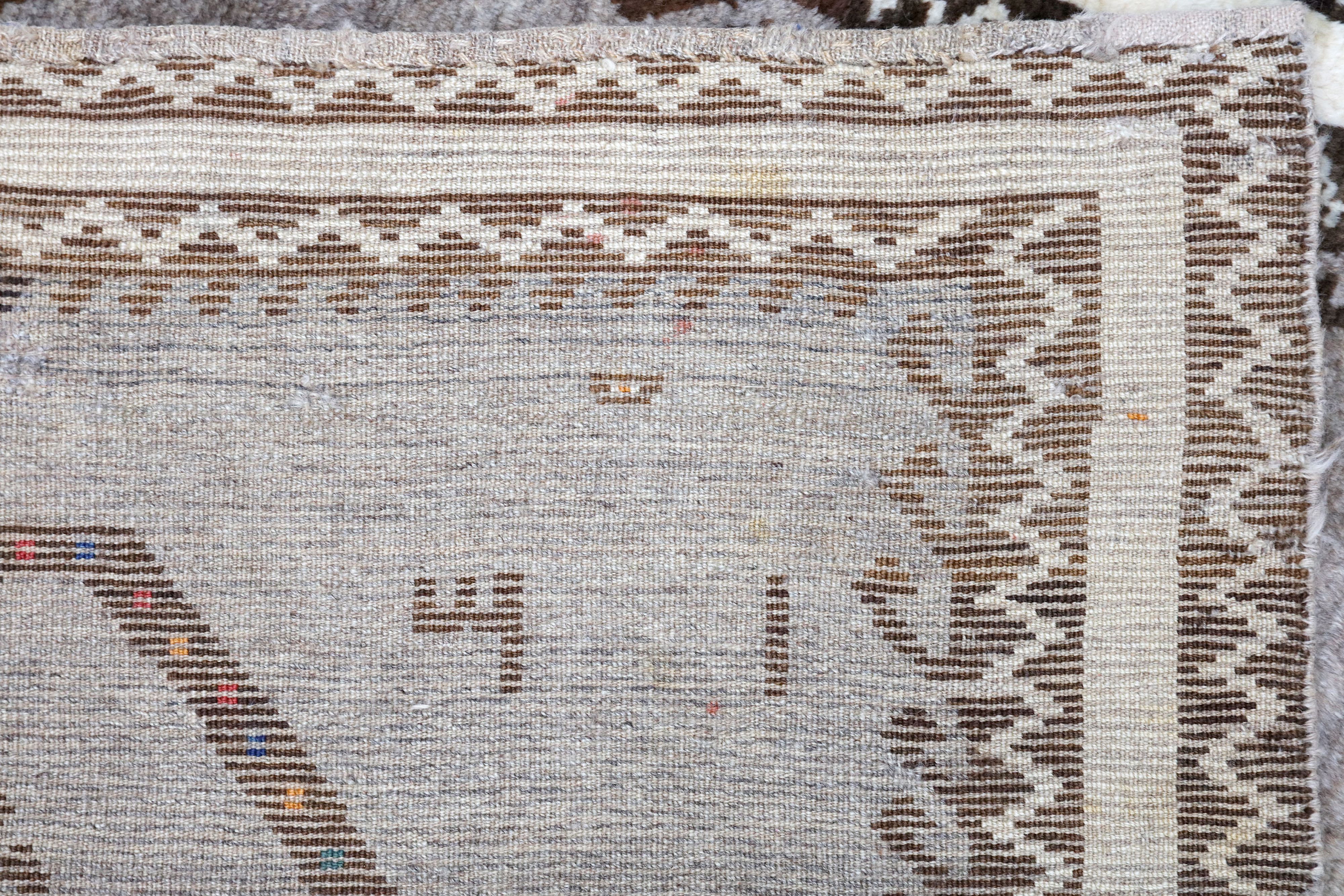 AN ANTIQUE GABBEH LONG RUG, SOUTH-WEST PERSIA - Image 11 of 11