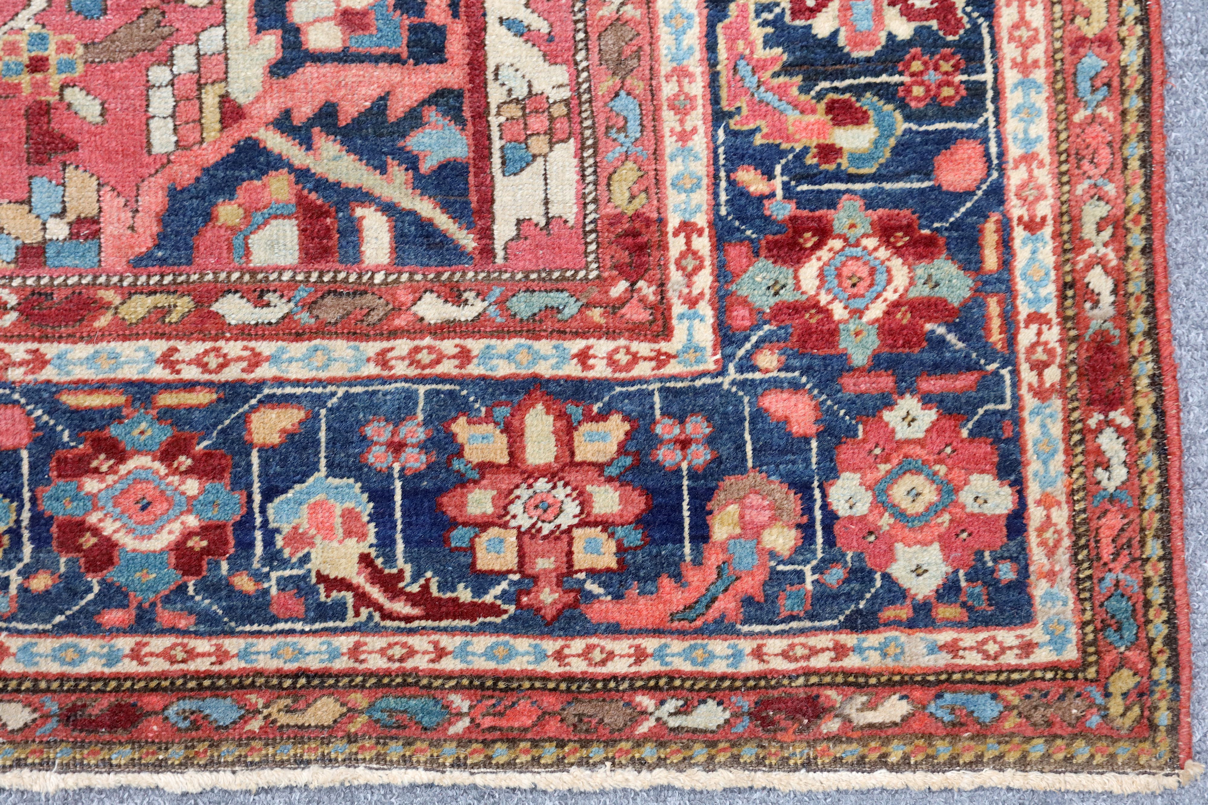 AN ANTIQUE SAROUK-FERAGHAN RUG, WEST PERSIA - Image 5 of 7