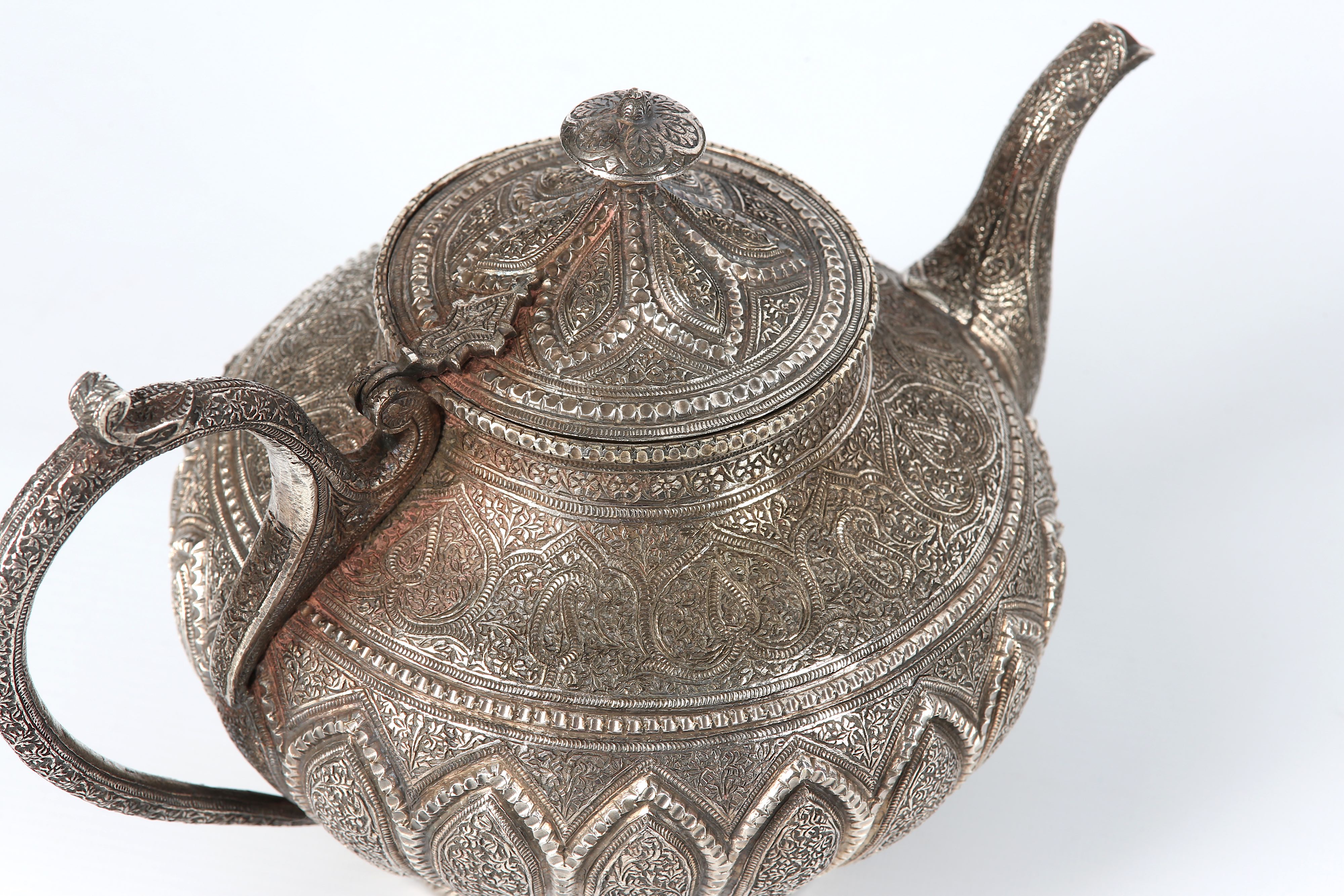 A KASHMIRI WHITE METAL TEA SET - Image 8 of 9