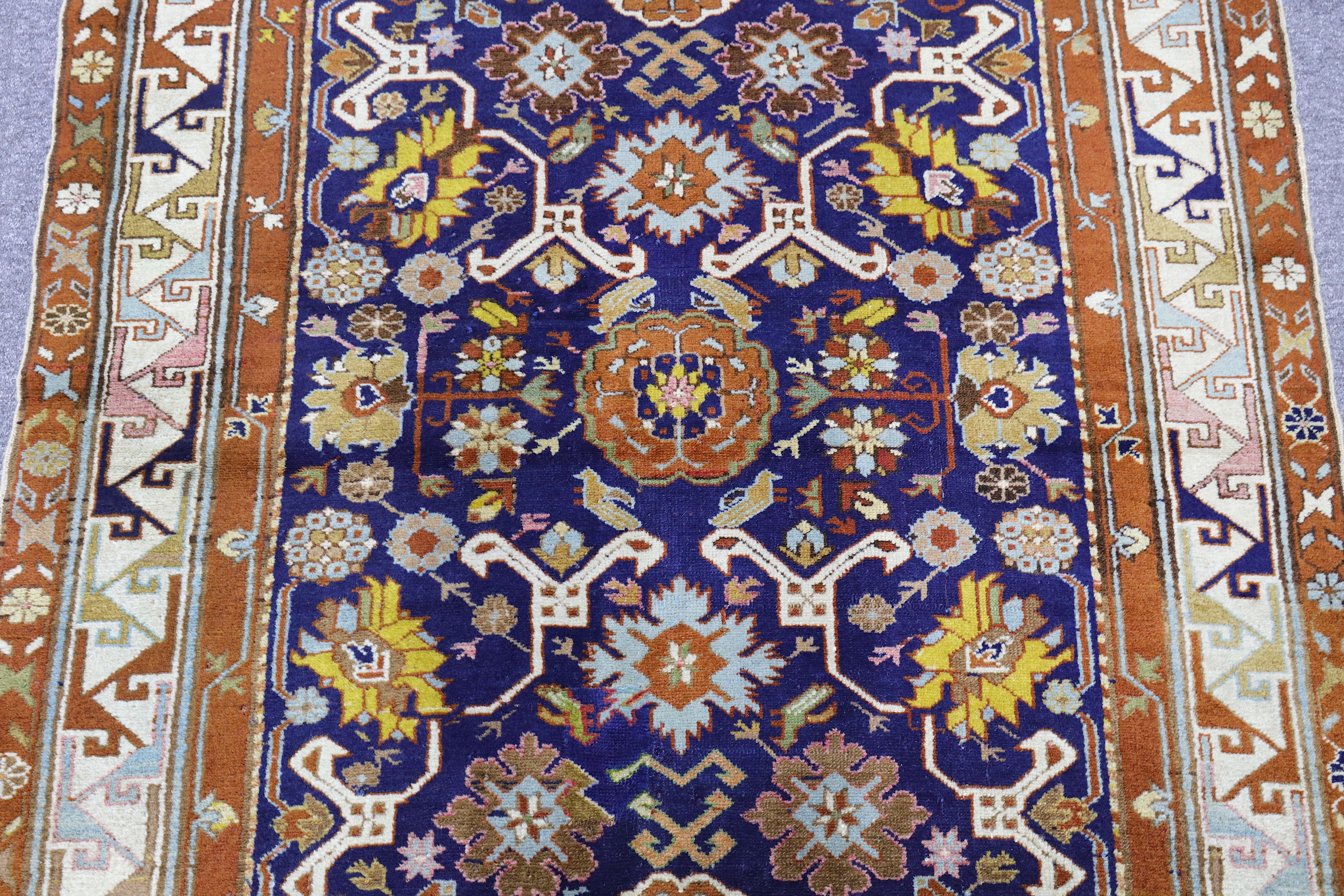 A FINE ANTIQUE NORTH-WEST PERSIAN LARGE RUG - Image 2 of 7