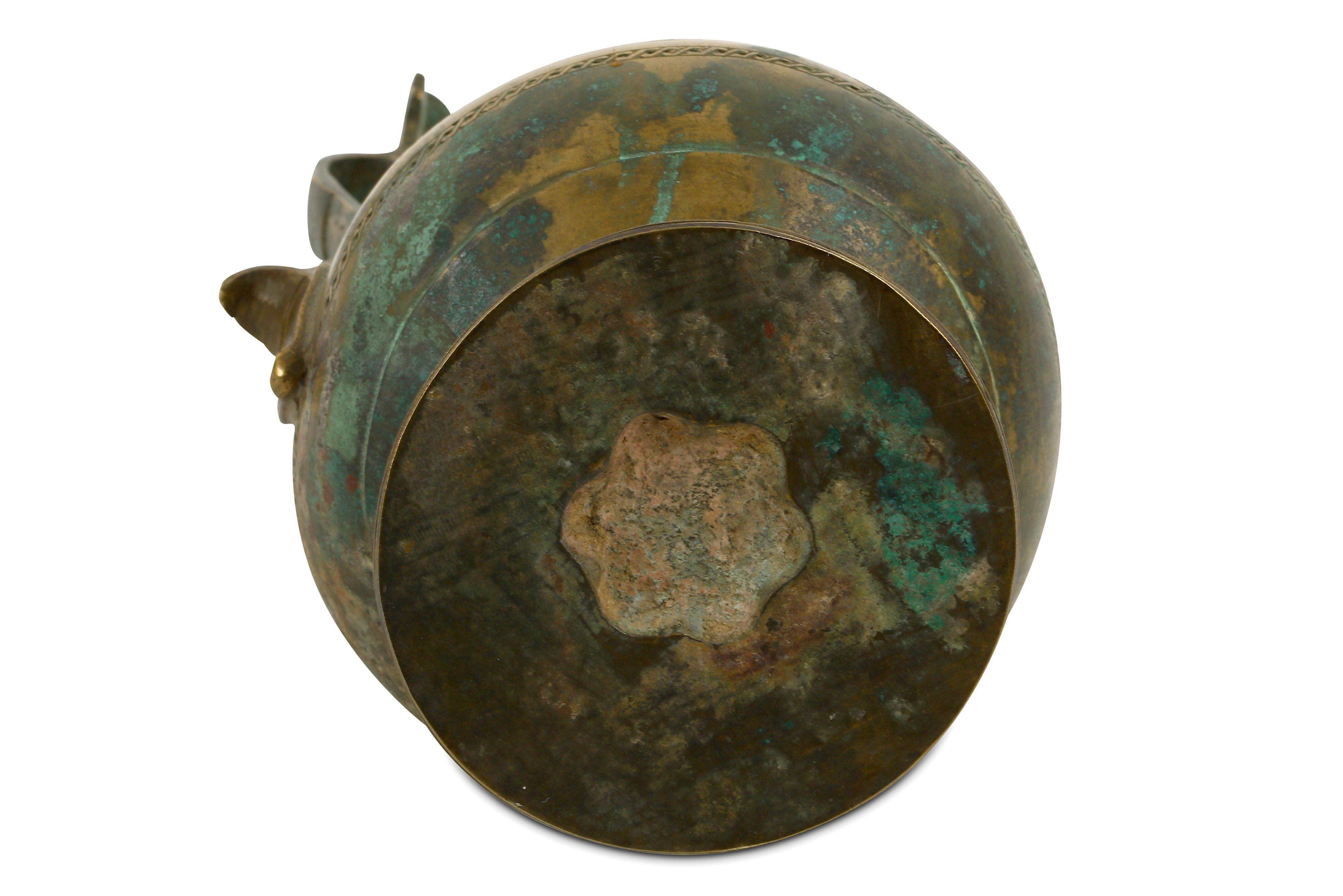 A KHORASSANI BRASS EWER - Image 7 of 8