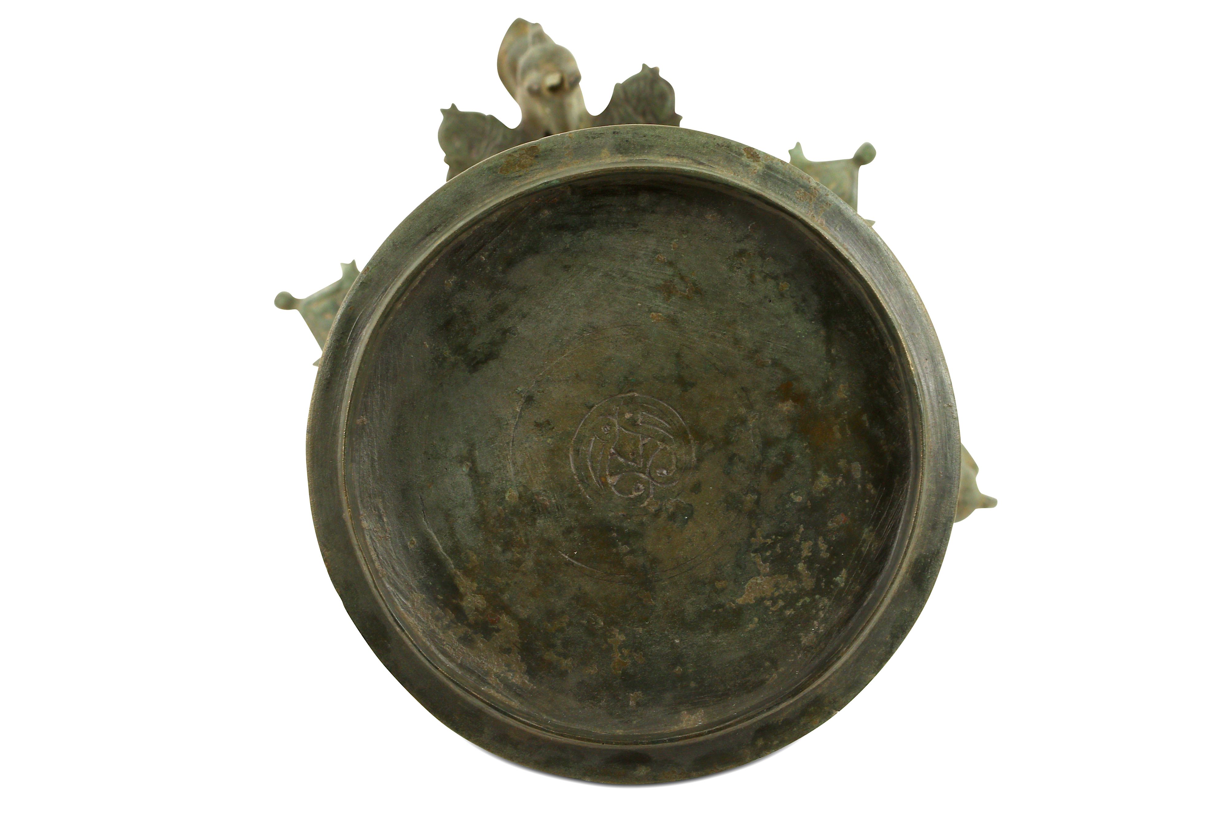 A BRONZE THREE-FOOTED OIL LAMP STAND - Image 8 of 8