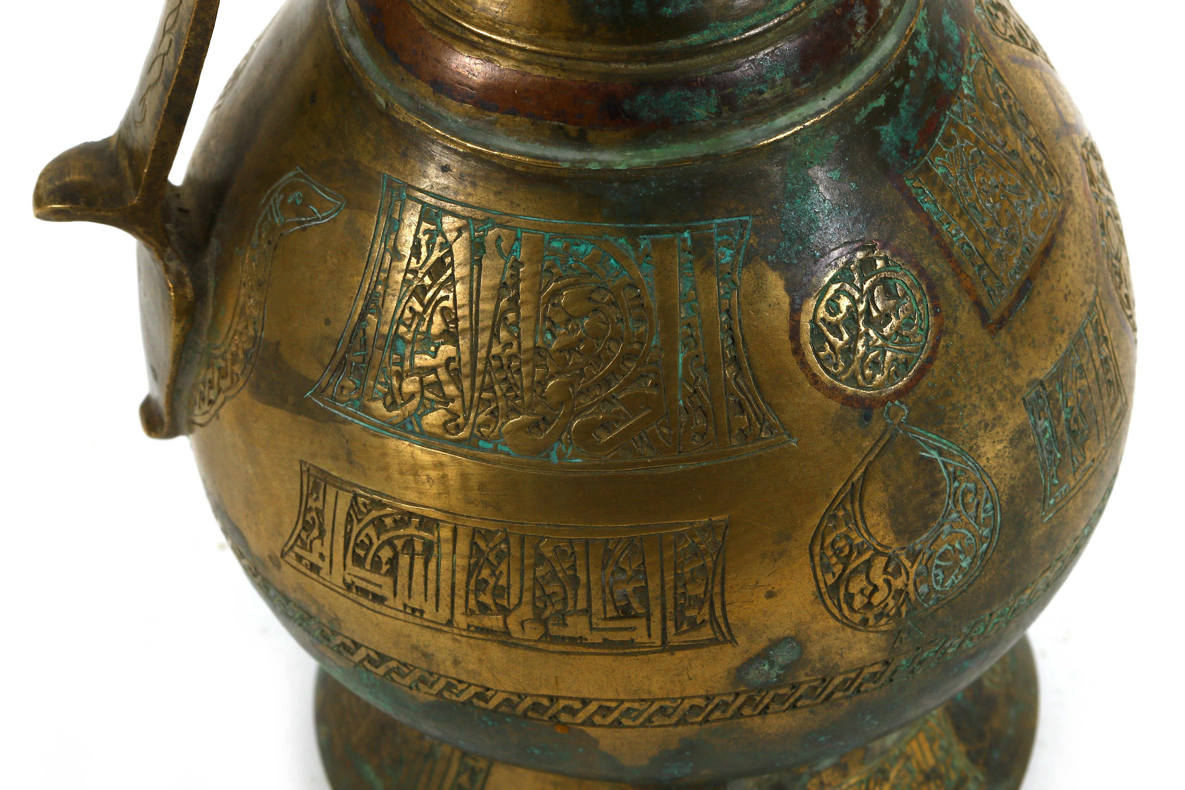 A KHORASSANI BRASS EWER - Image 6 of 8