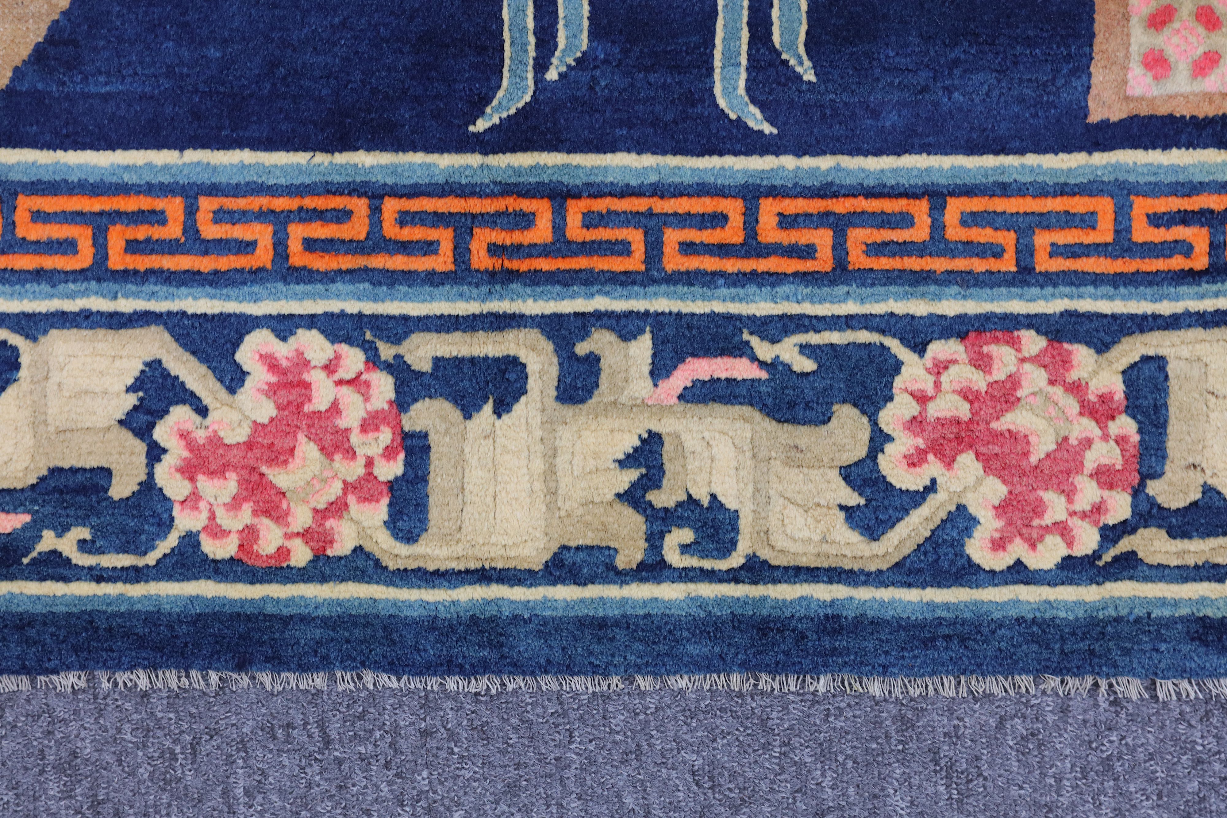 A FINE CHINESE RUG - Image 4 of 6