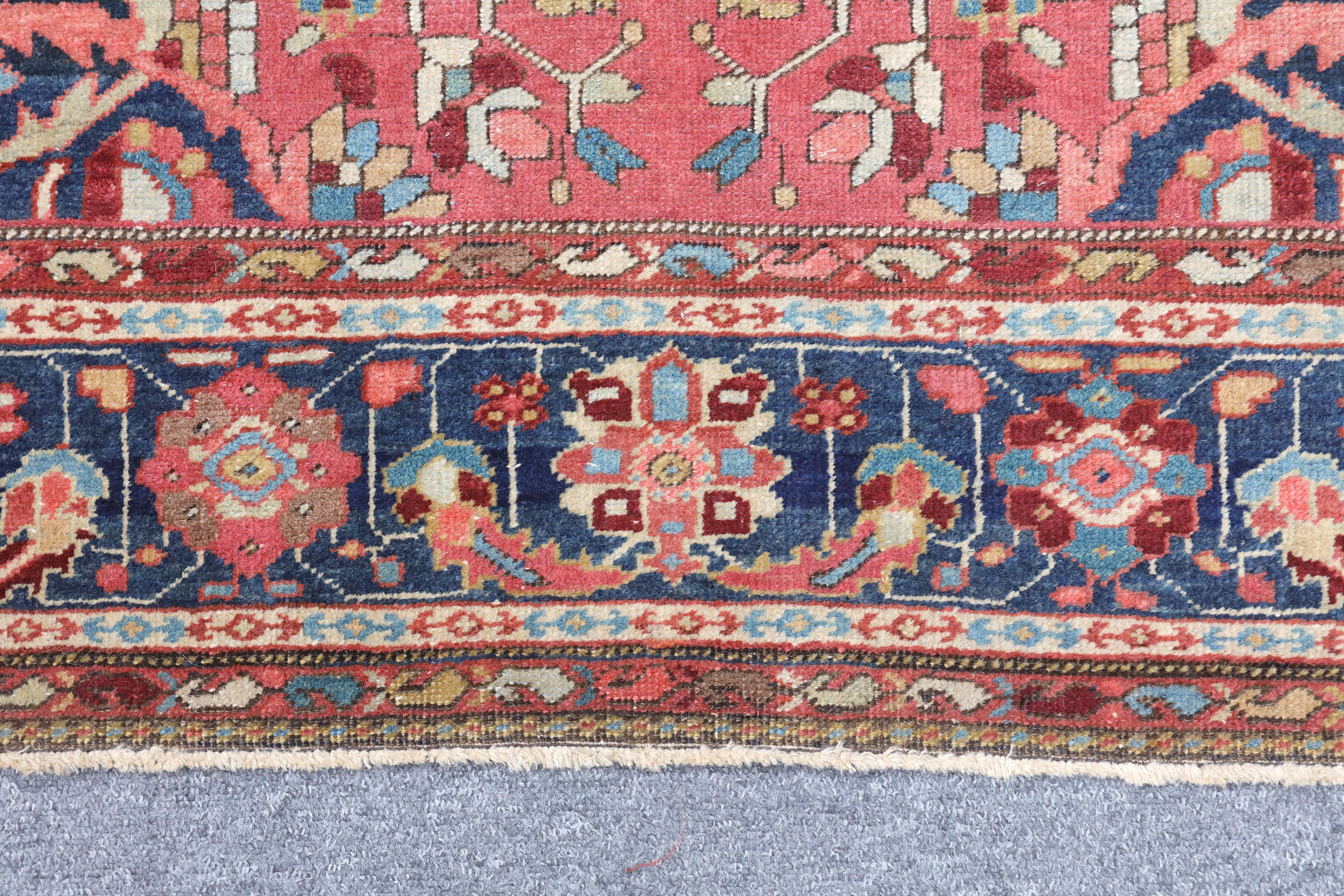 AN ANTIQUE SAROUK-FERAGHAN RUG, WEST PERSIA - Image 4 of 7