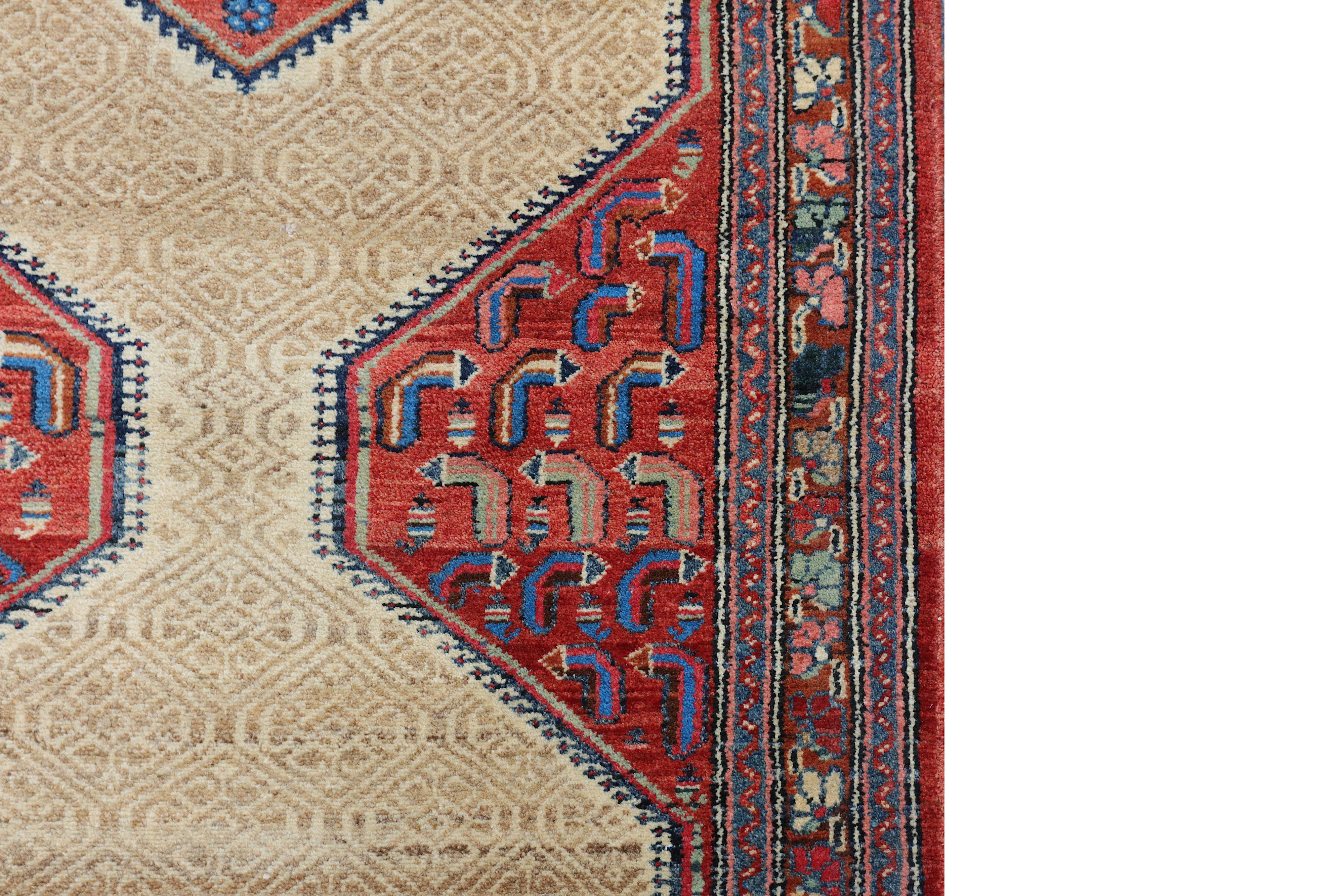 AN ANTIQUE SERAB RUNNER, NORTH-WEST PERSIA - Image 4 of 6