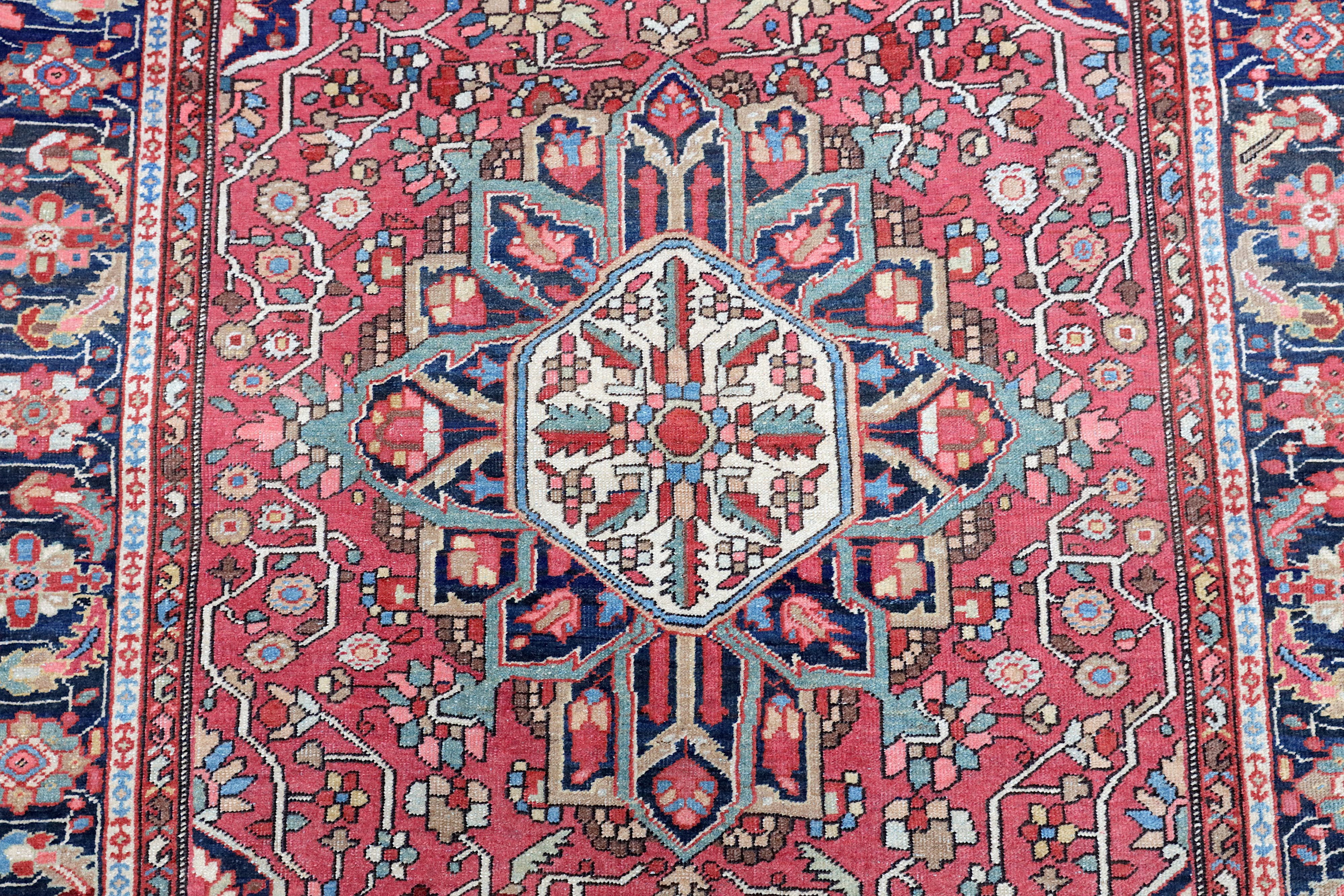 AN ANTIQUE SAROUK-FERAGHAN RUG, WEST PERSIA - Image 2 of 7