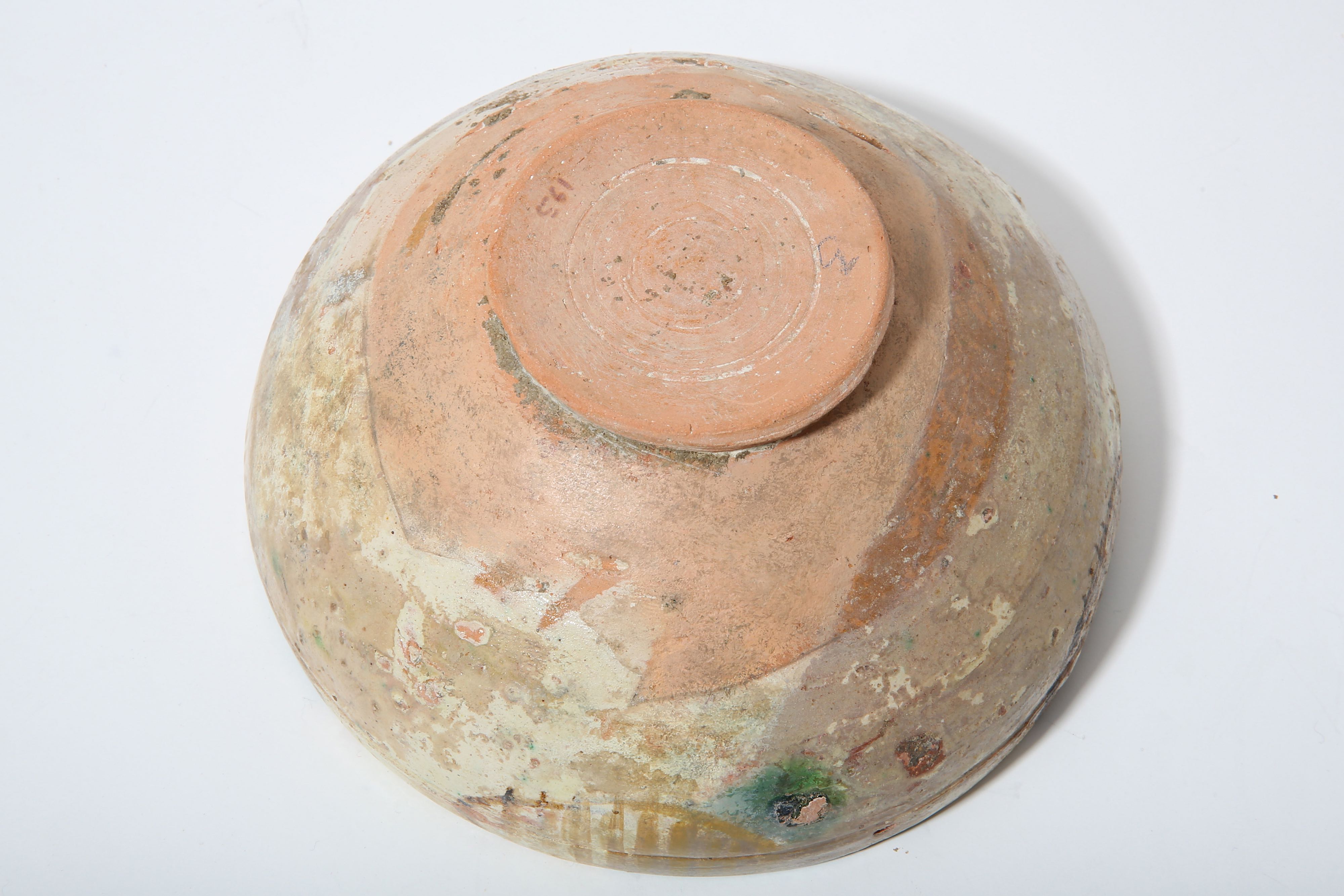 AN INCISED SPLASHED POTTERY BOWL - Image 2 of 4