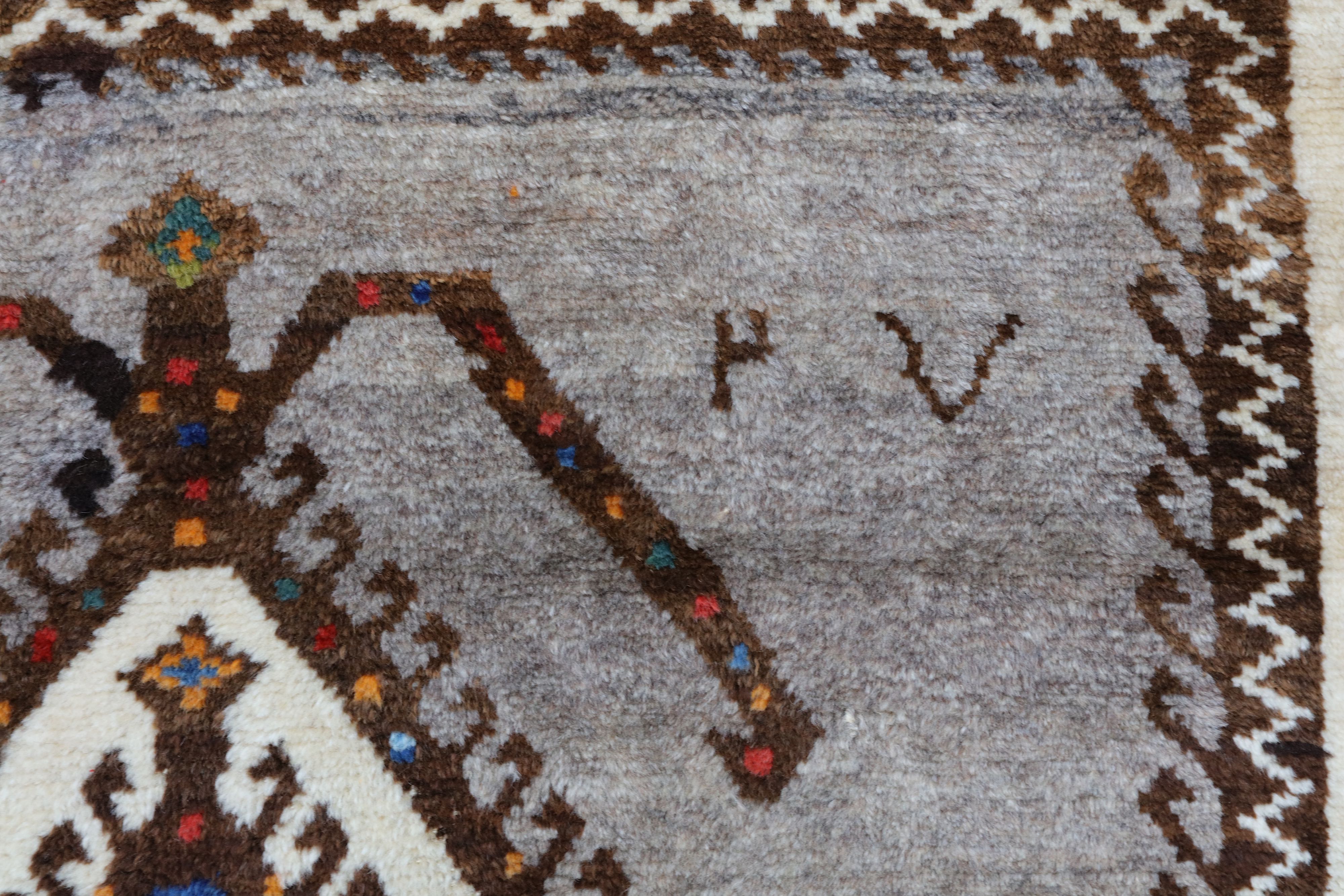 AN ANTIQUE GABBEH LONG RUG, SOUTH-WEST PERSIA - Image 4 of 11