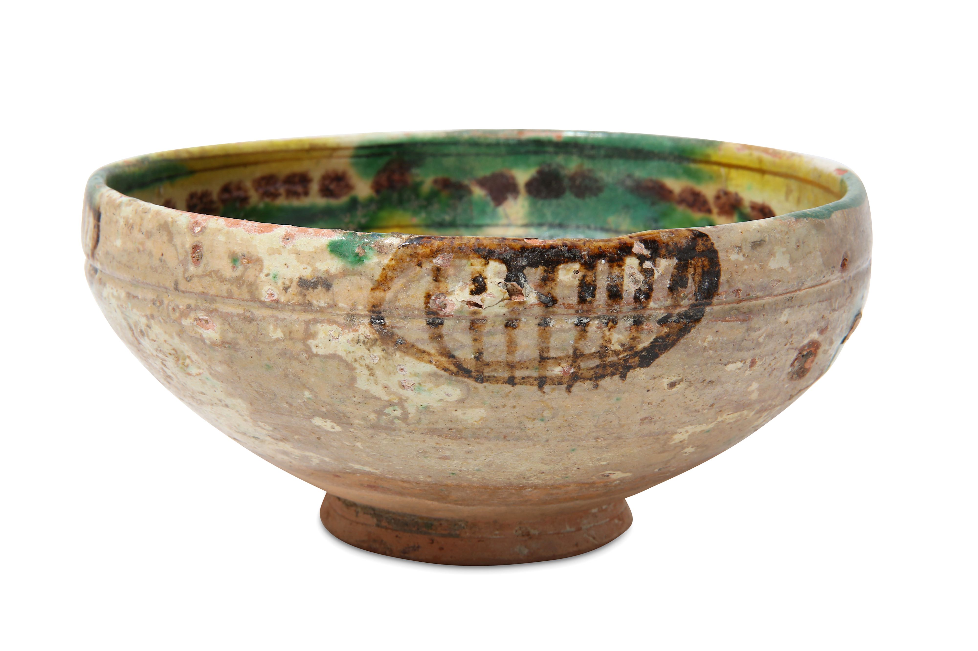 AN INCISED SPLASHED POTTERY BOWL - Image 3 of 4