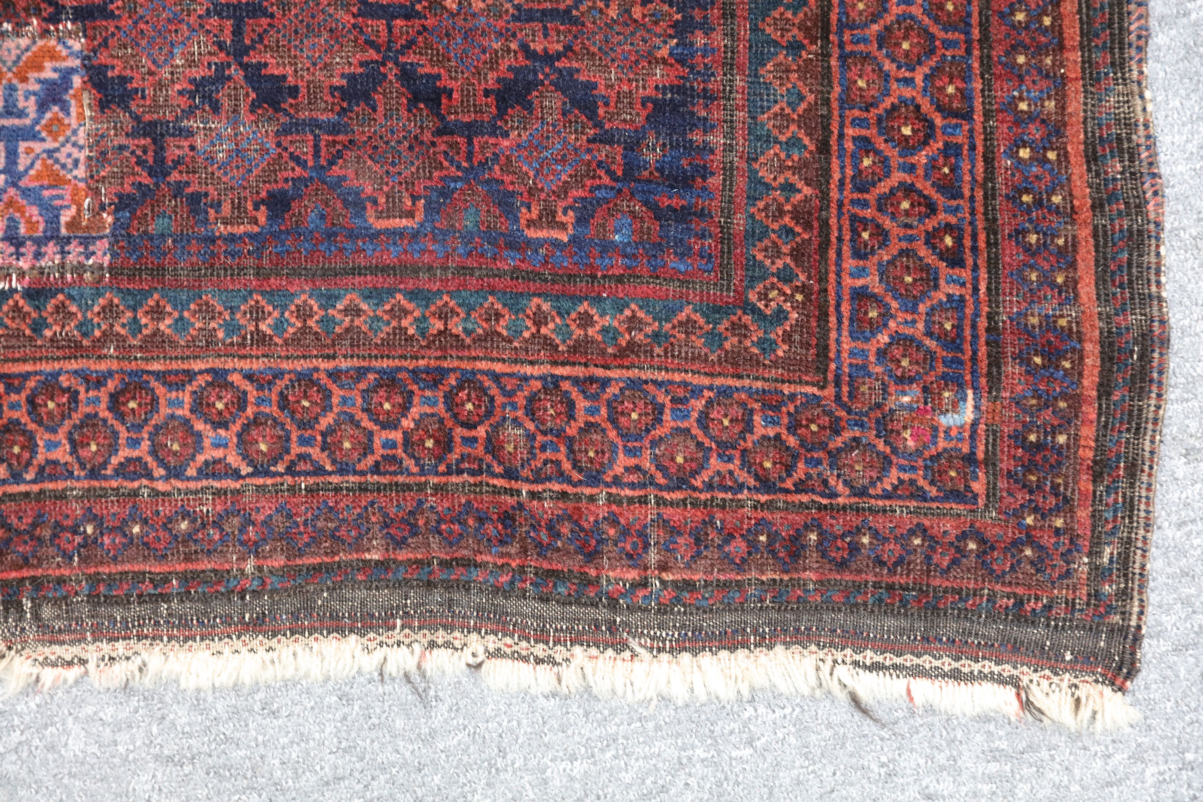 AN ANTIQUE BALOUCH PRAYER RUG, NORTH-EAST PERSIA - Image 5 of 6