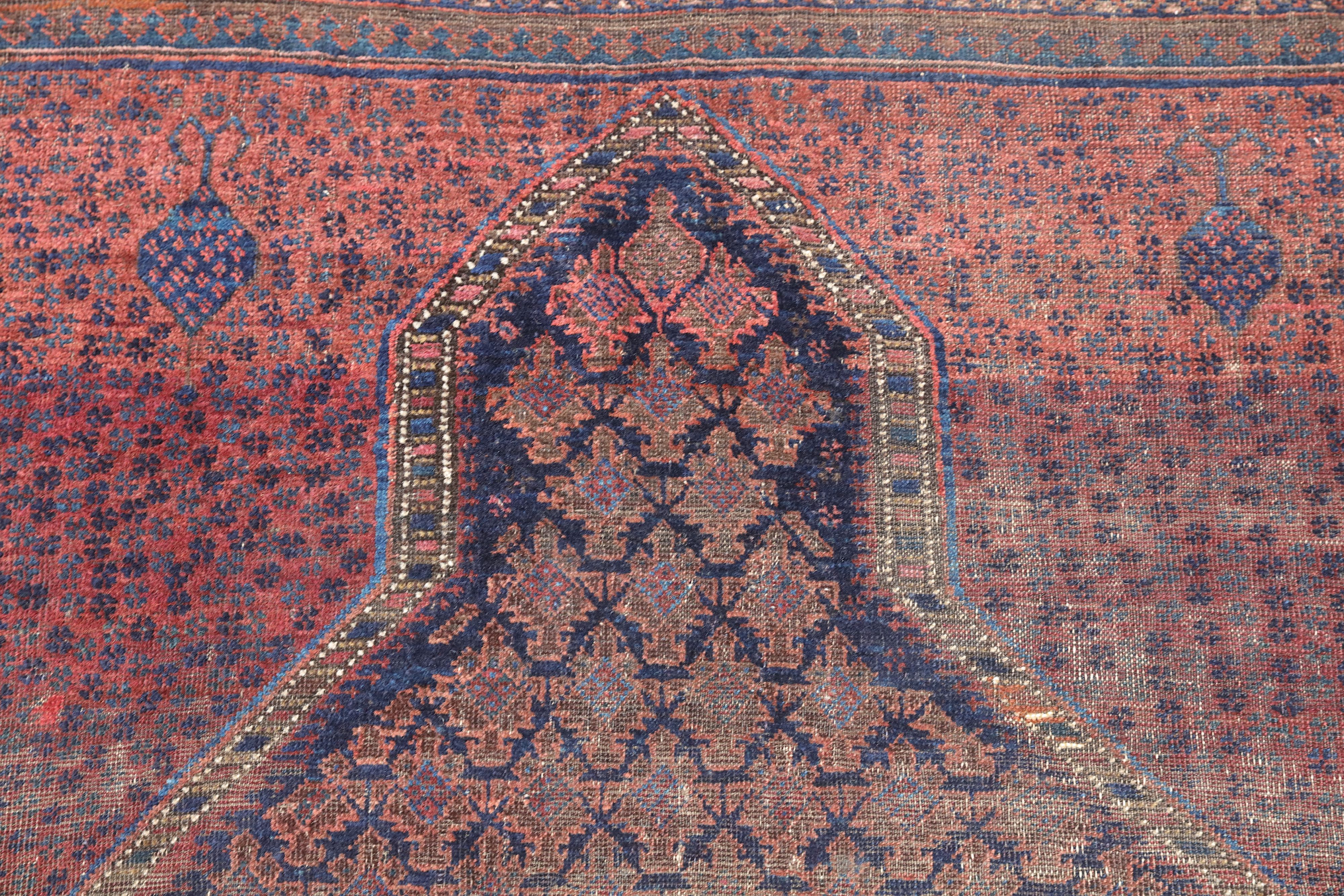 AN ANTIQUE BALOUCH PRAYER RUG, NORTH-EAST PERSIA - Image 2 of 6