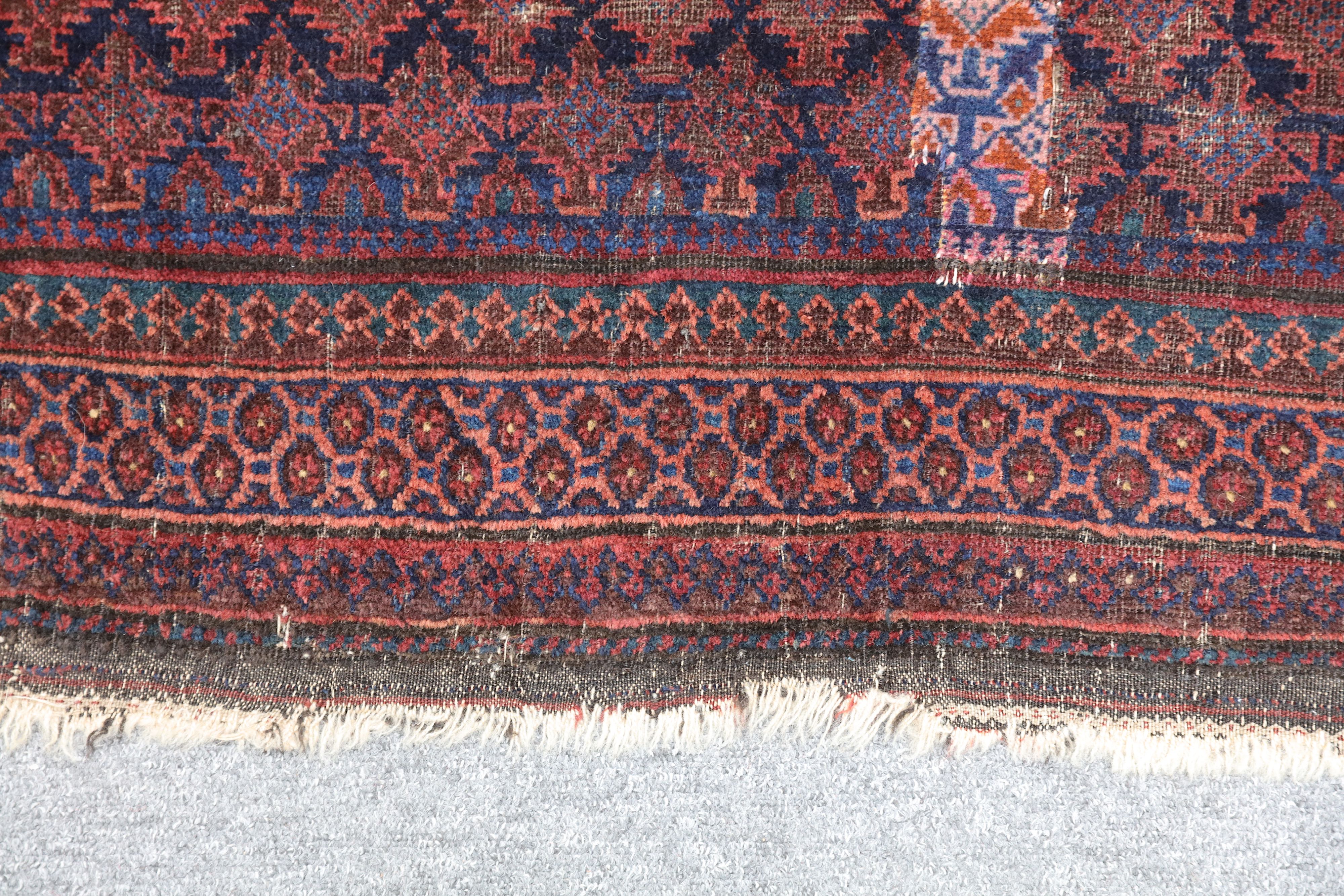 AN ANTIQUE BALOUCH PRAYER RUG, NORTH-EAST PERSIA - Image 4 of 6