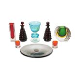 A COLLECTION OF GLASSWARE: including a Mdina chalice; a Murano vase