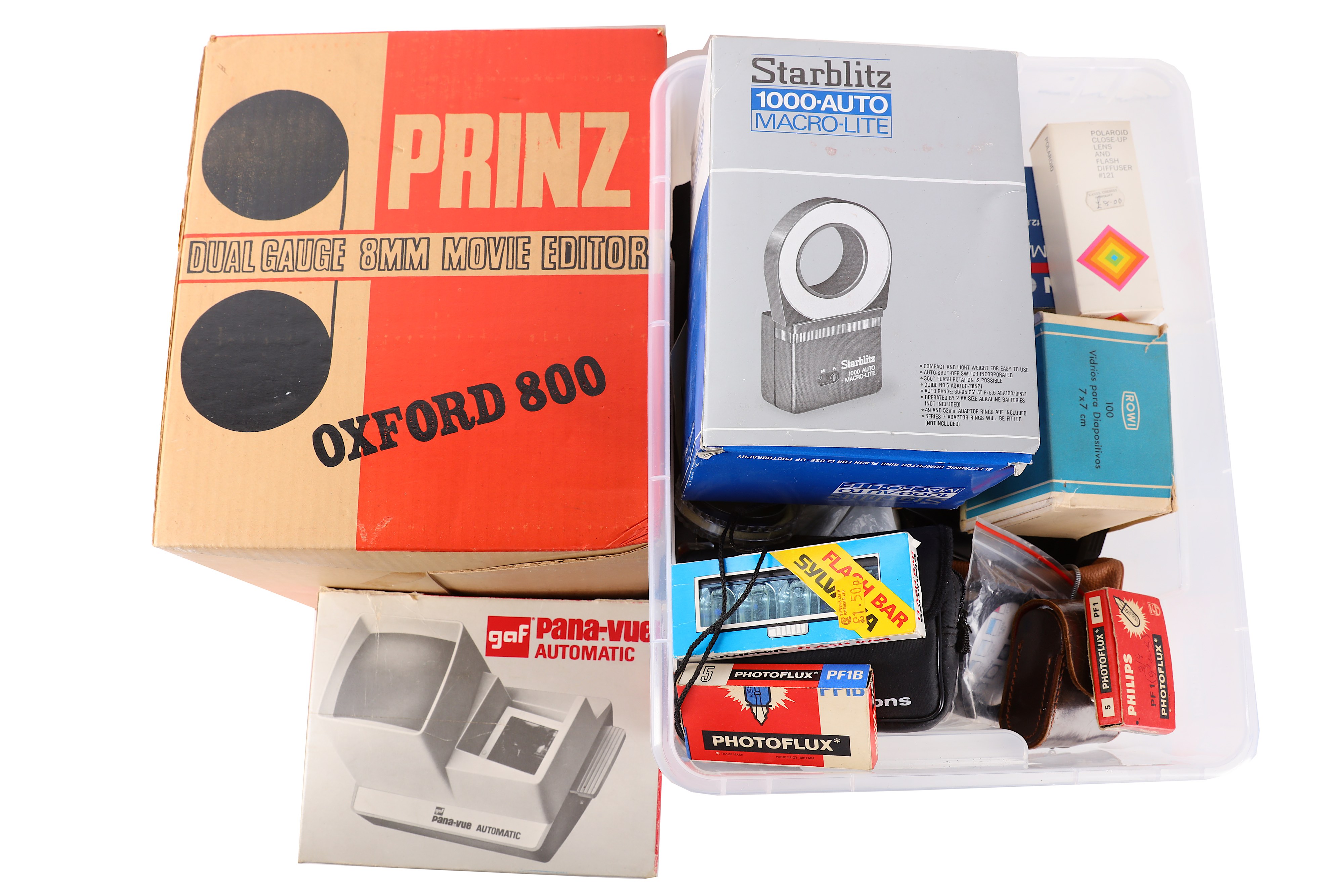 A Group of Polaroid Cameras and Assorted Camera Accessories - Image 4 of 4