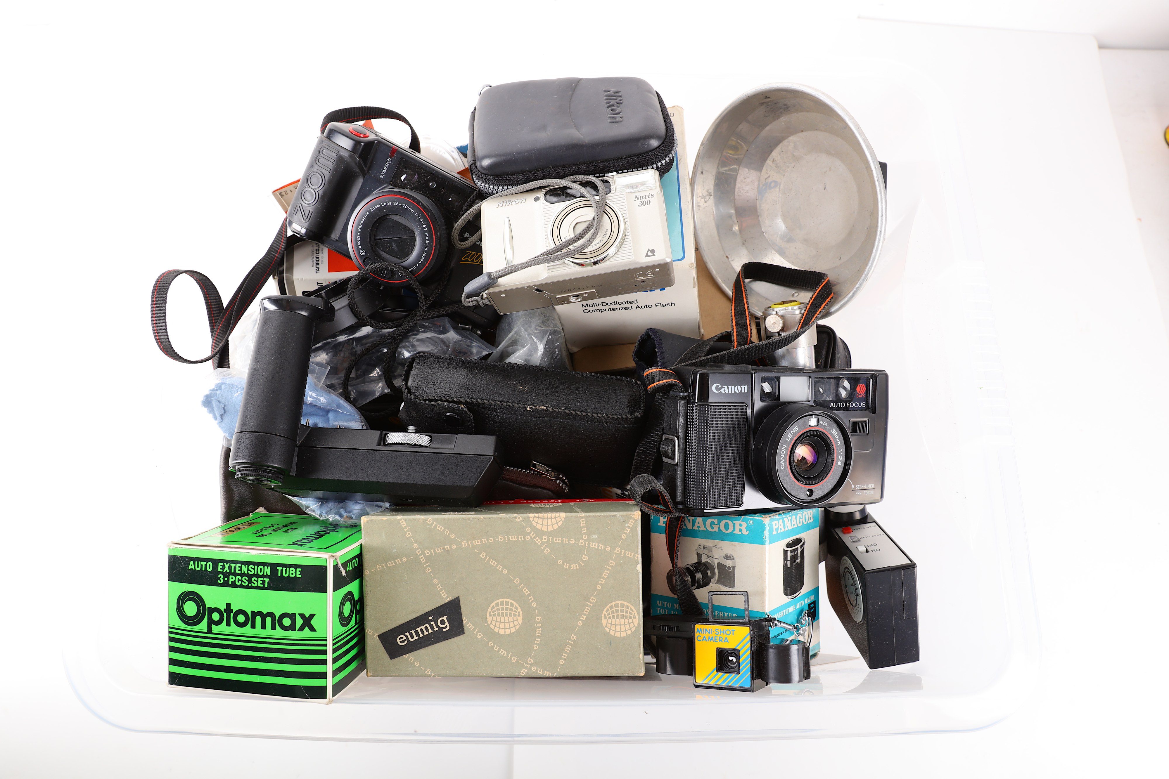 A Group of Polaroid Cameras and Assorted Camera Accessories - Image 3 of 4