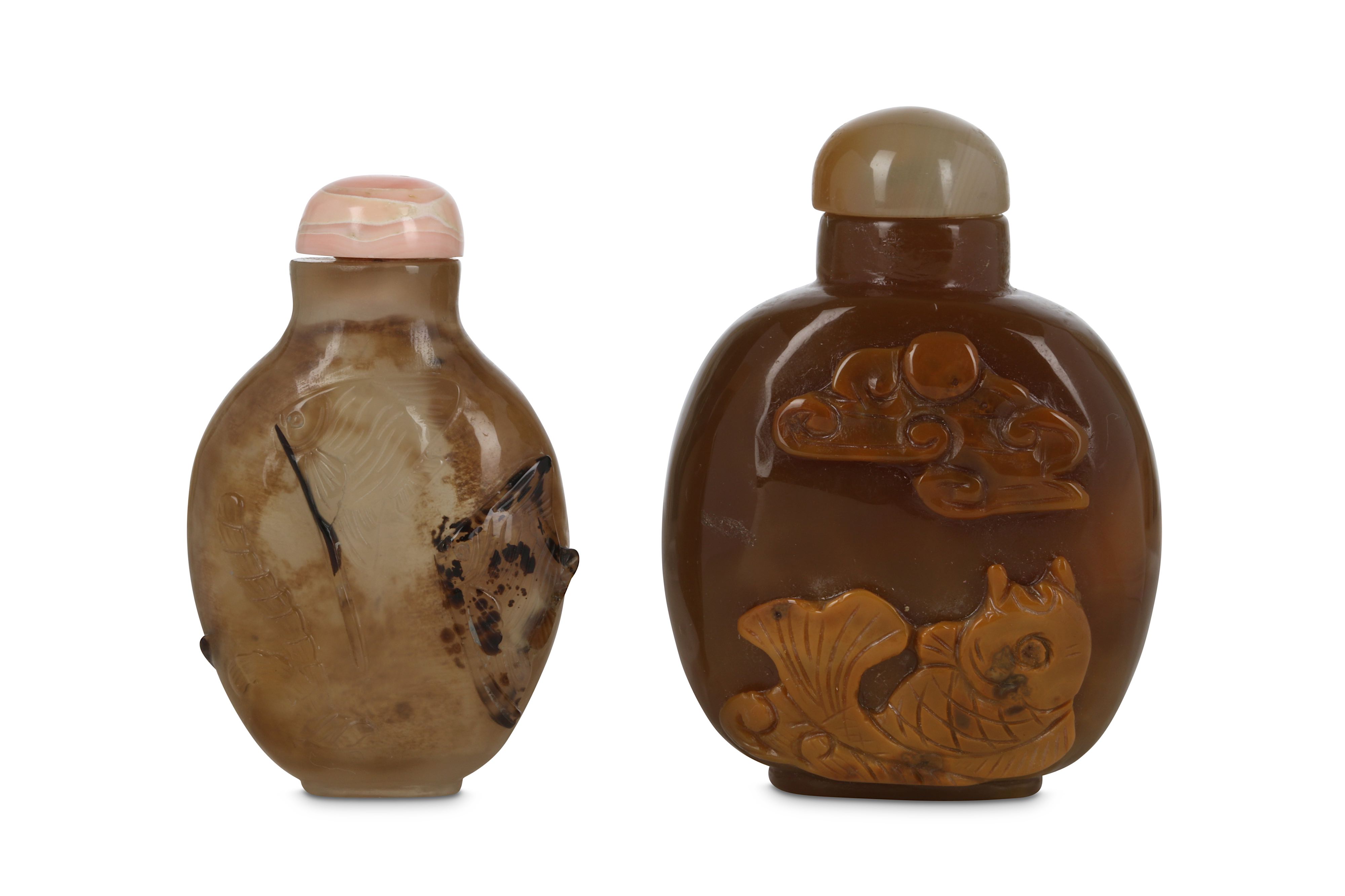 FOUR CHINESE AGATE SNUFF BOTTLES. - Image 2 of 6