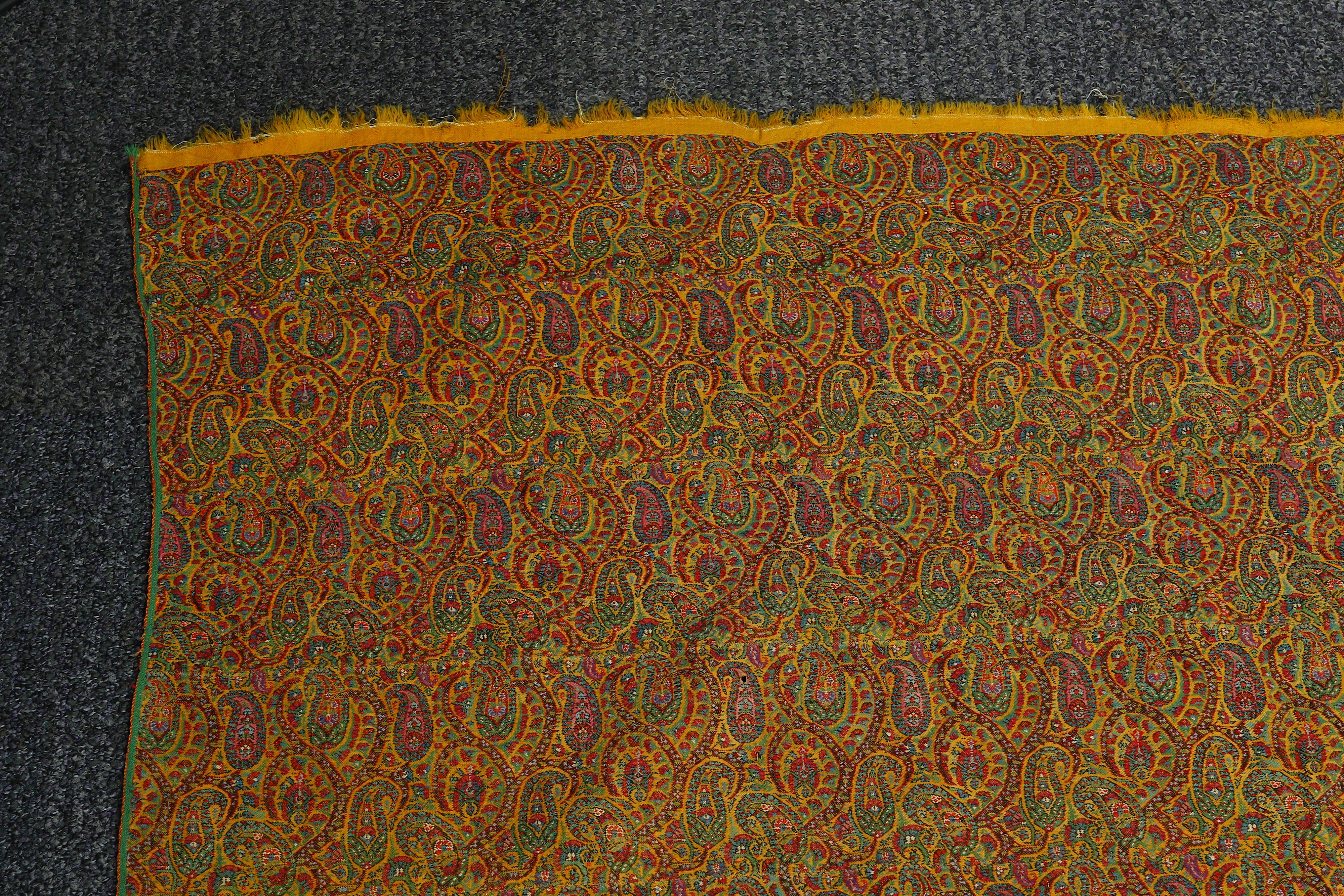 A LENGTH OF YELLOW TERMEH SHAWL CLOTH - Image 4 of 4