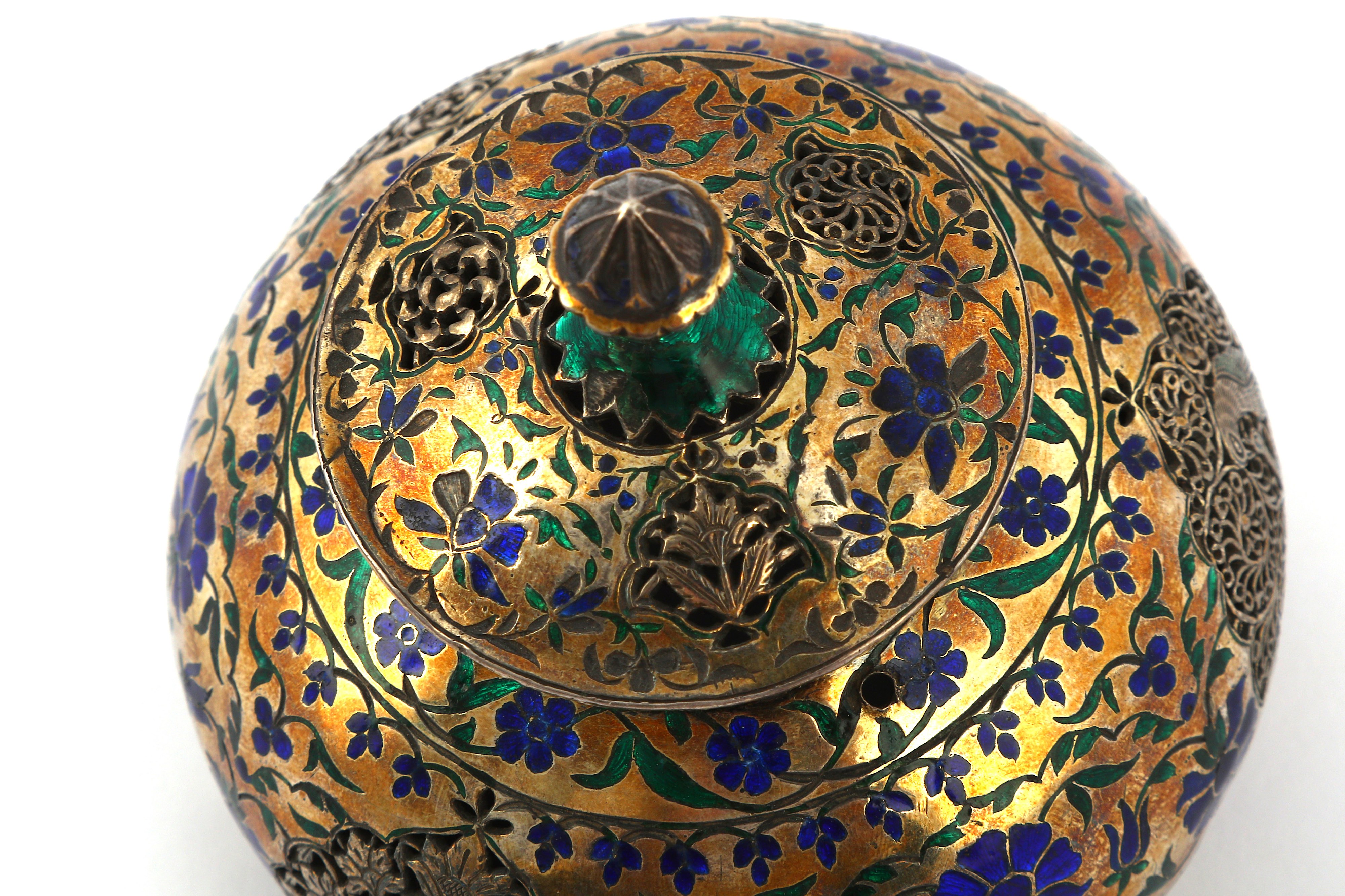 AN ENAMELLED PARCEL-GILT SILVER LIDDED HUQQA PIECE - Image 6 of 9