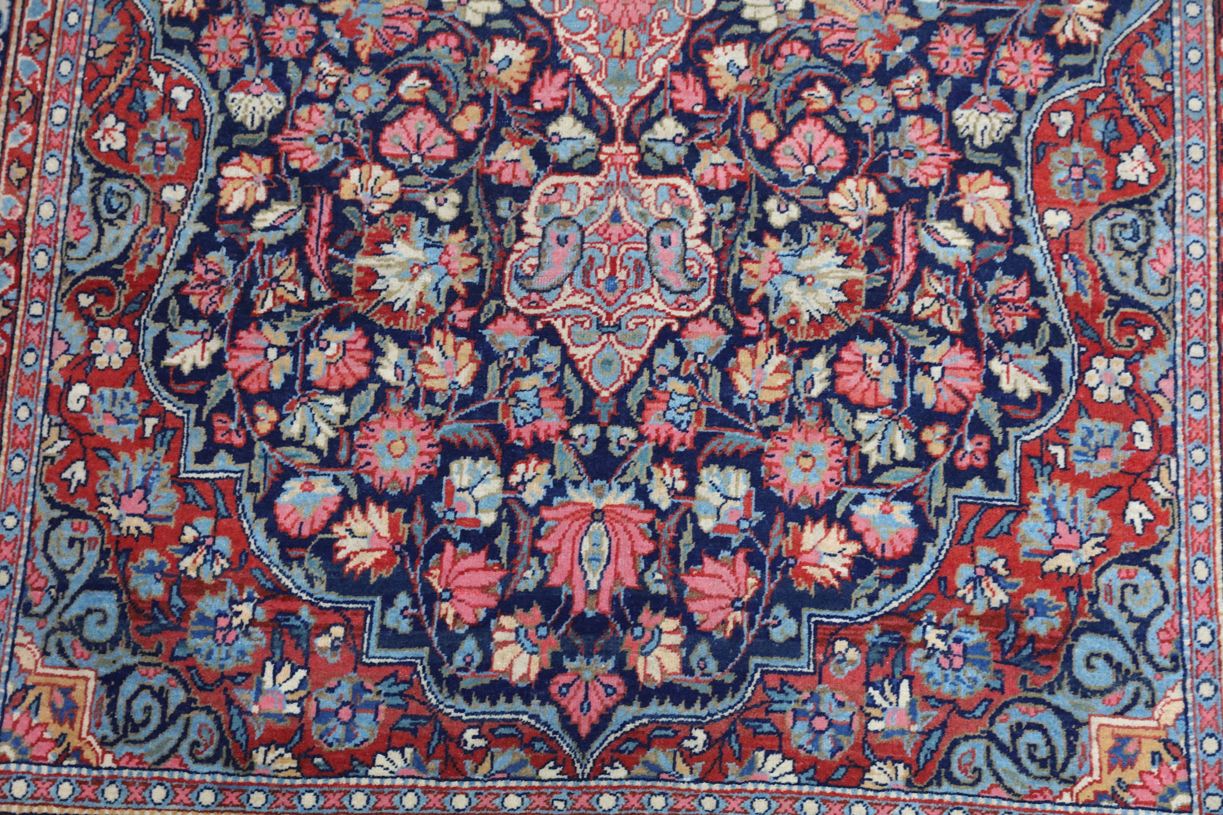 A FINE KASHAN DABIR RUG, CENTRAL PERSIA - Image 4 of 7