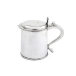 A Charles II sterling silver tankard, London 1680 by TK above a cinquefoil, for Thomas King (free 16