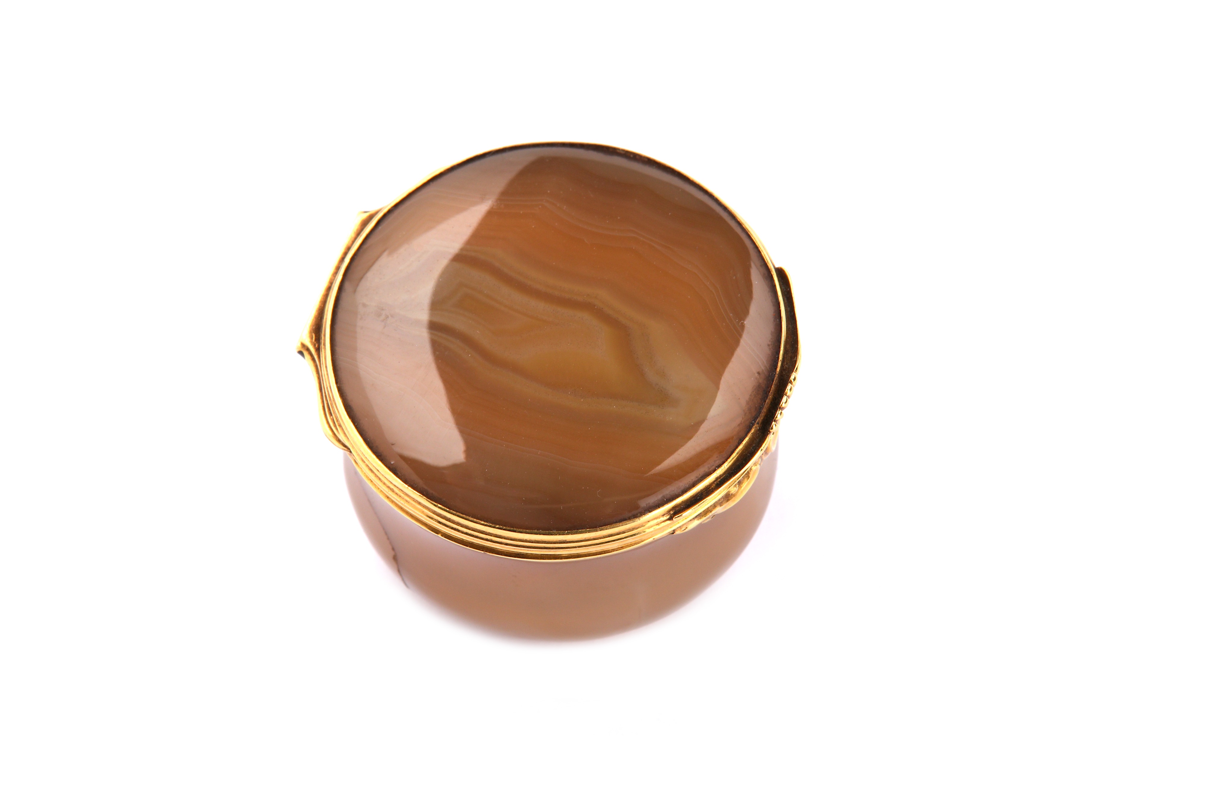 A George II unmarked gold mounted agate snuff box, English circa 1750-60 - Image 3 of 3