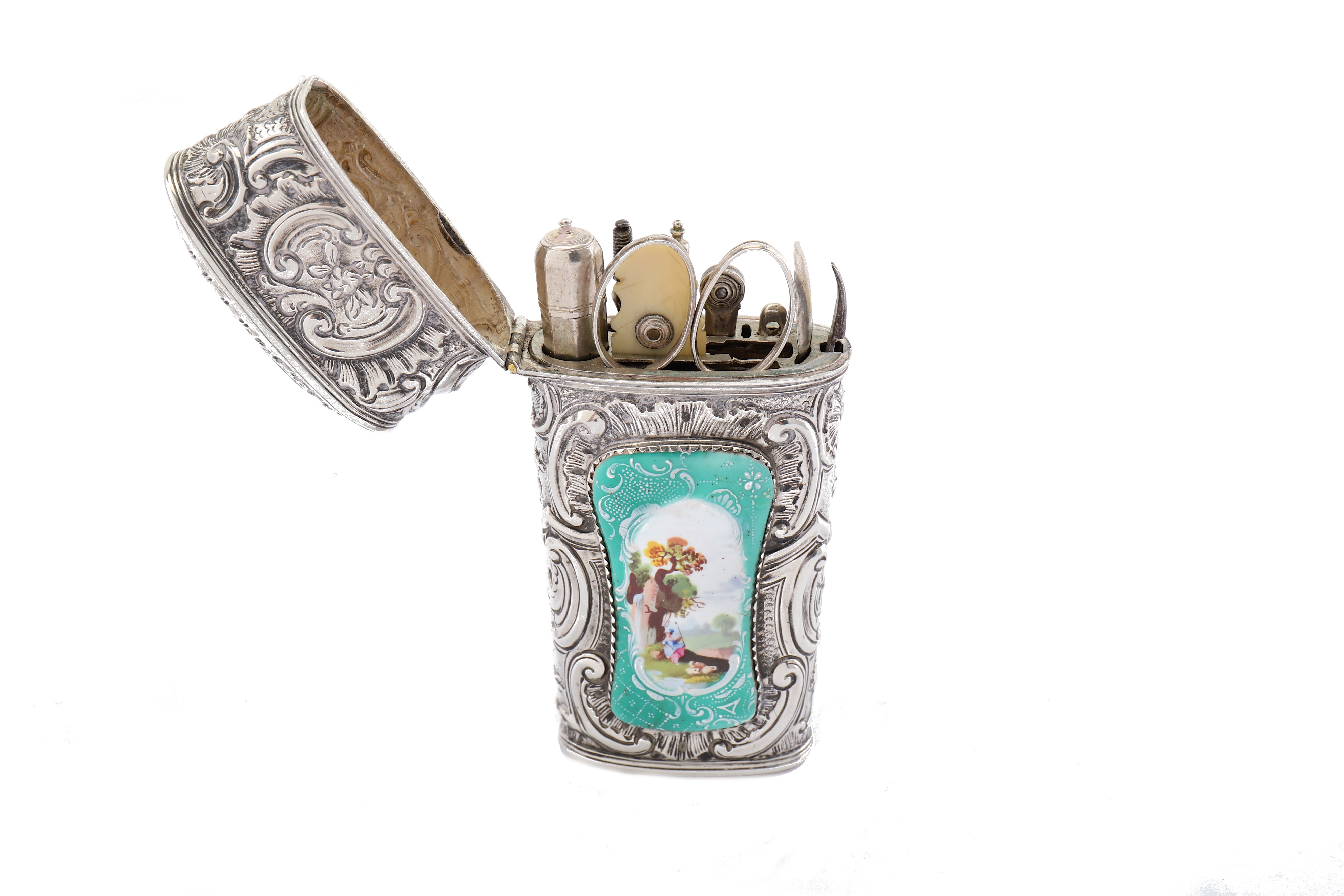 A mid-18th century English unmarked silver and enamel etui, circa 1760 - Image 2 of 5