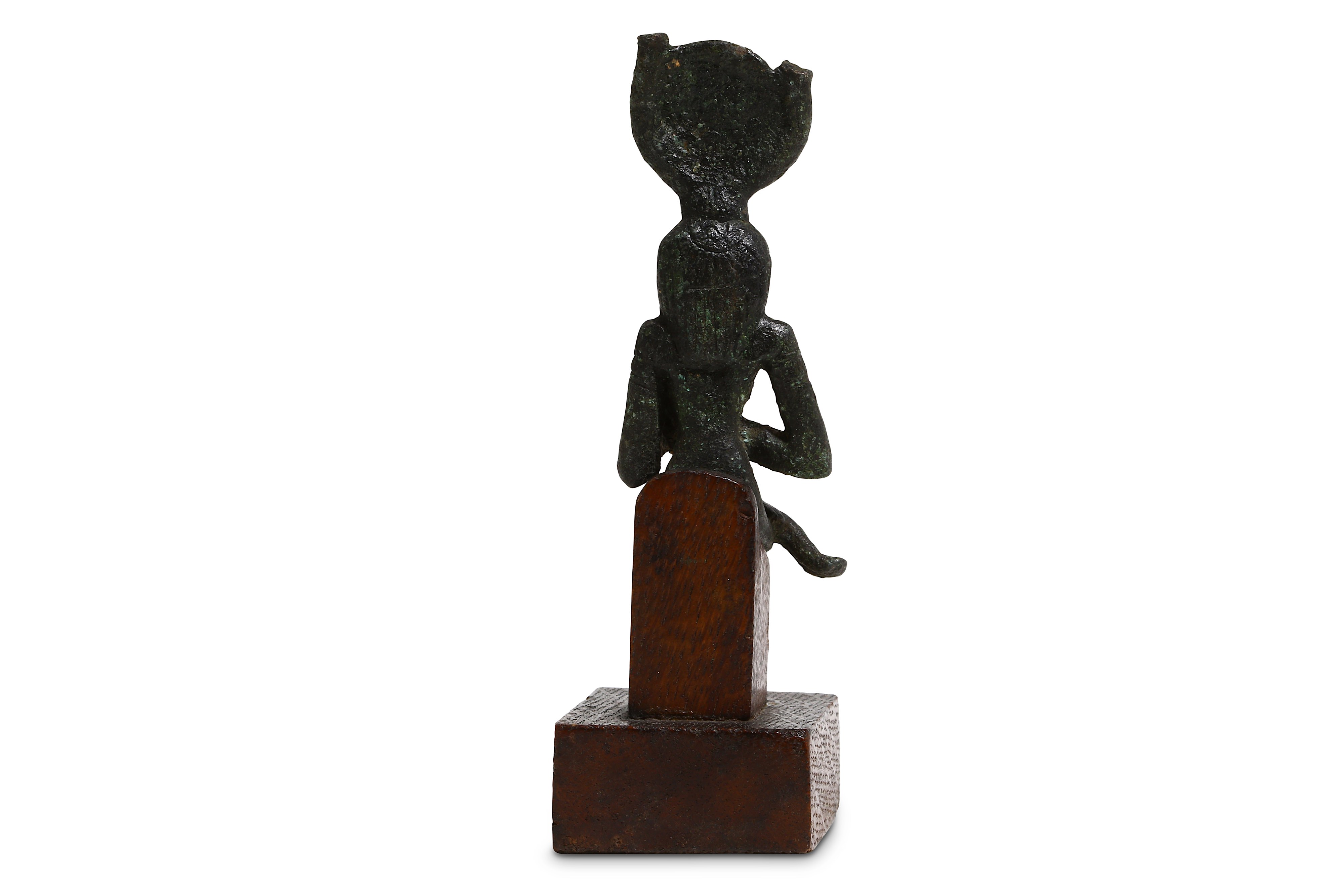 AN EGYPTIAN BRONZE FIGURE OF ISIS AND HORUS - Image 4 of 6