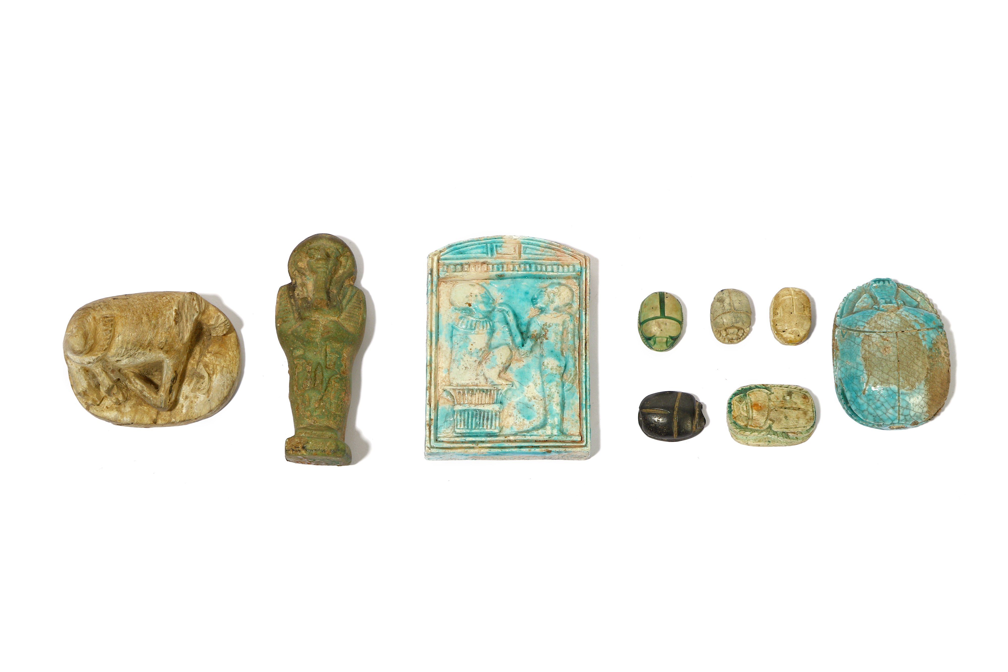 A GROUP OF EGYPTIAN SCARABS AND AMULETS - Image 2 of 2