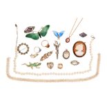 A group lot of jewellery