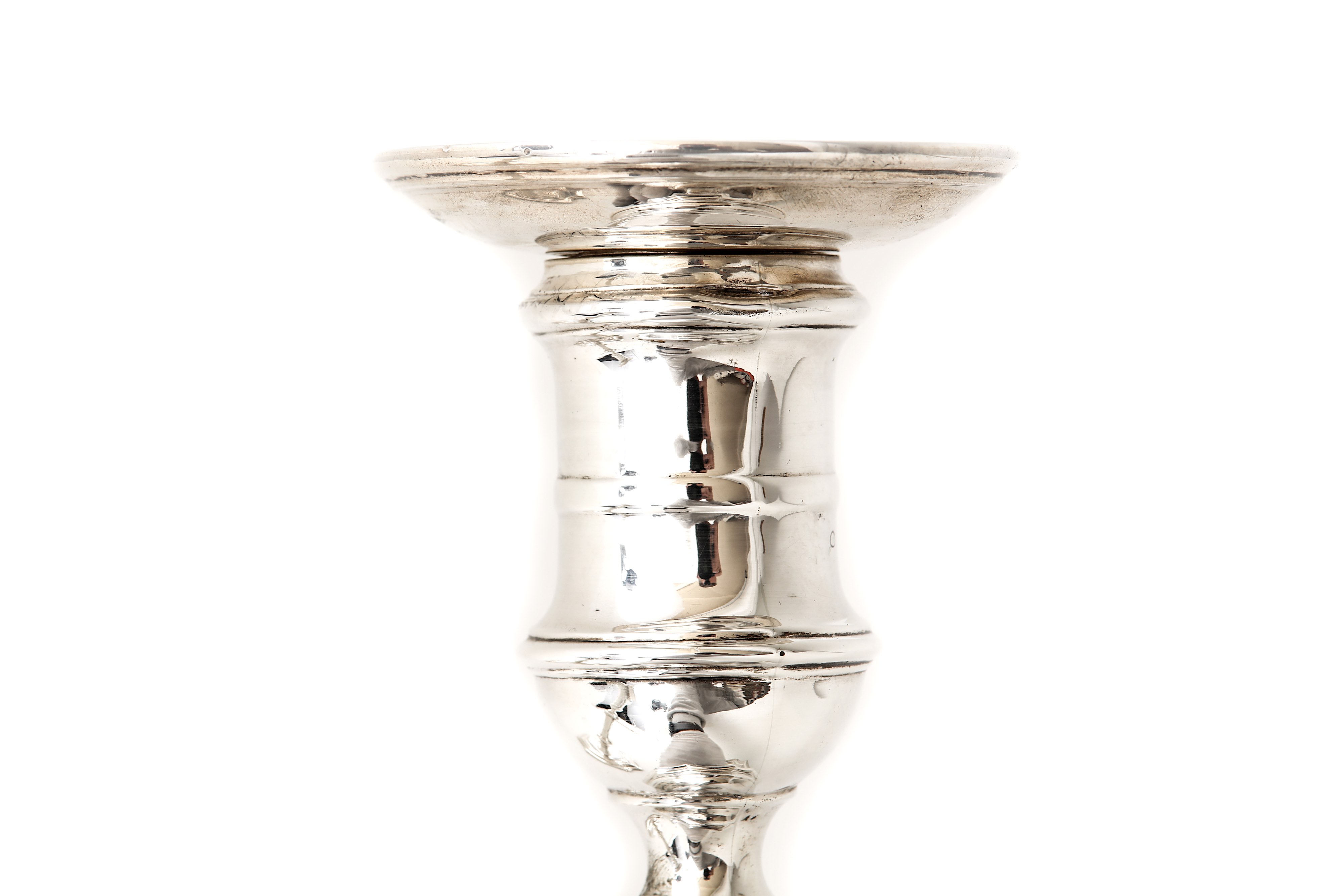 A pair of Edwardian sterling silver candlesticks, London 1906 by Hawksworth, Eyre & Co Ltd - Image 5 of 5