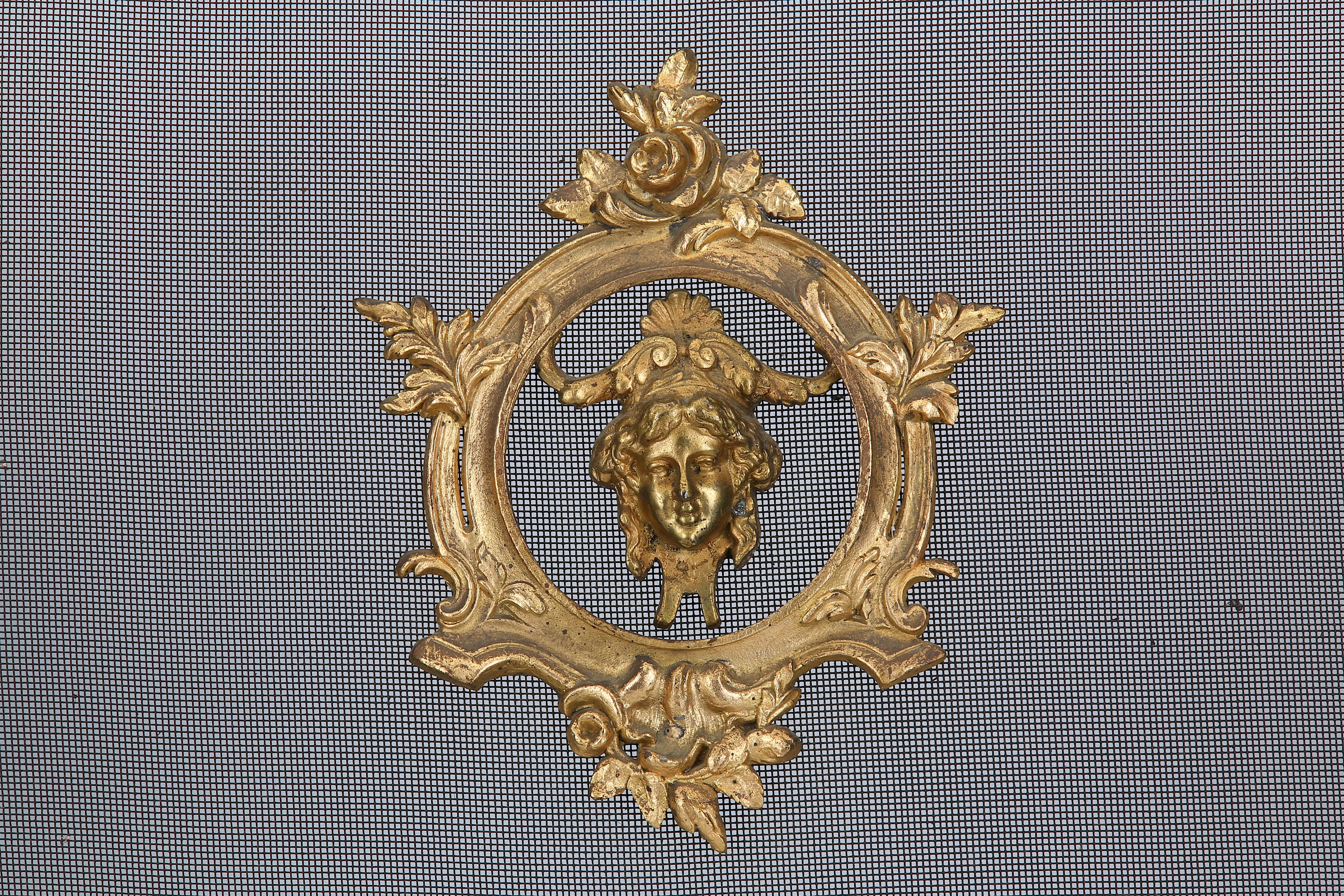 A 19TH CENTURY FRENCH GILT BRONZE FIRESCREEN IN THE LOUIS XV STYLE t - Image 2 of 3