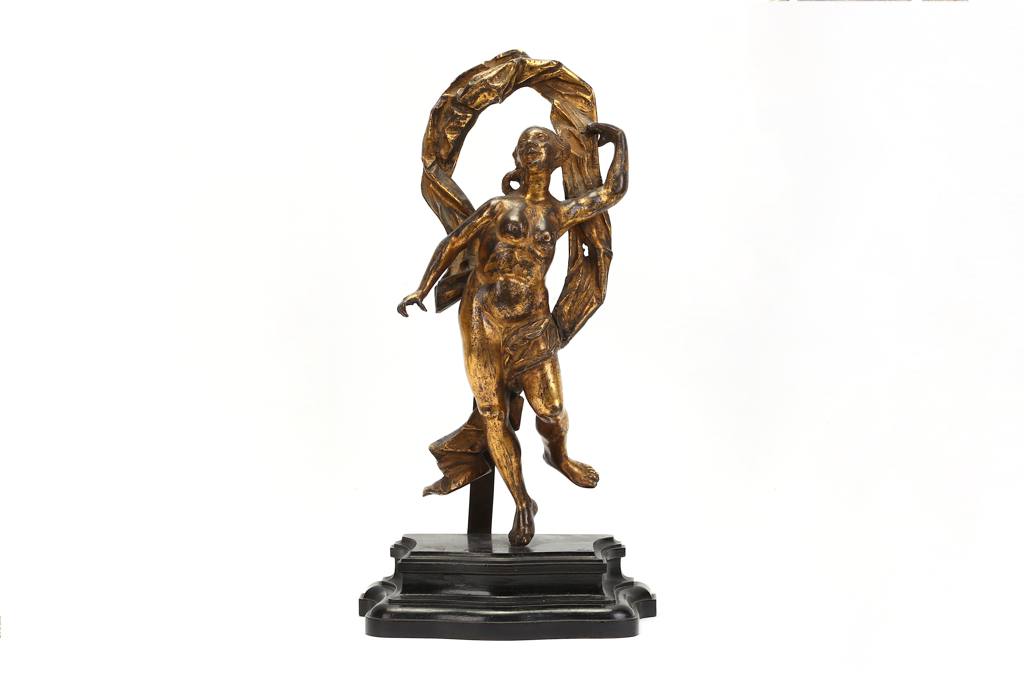 A LATE 17TH / EARLY 18TH CENTURY GERMAN GILT BRONZE FIGURE OF FORTUNA