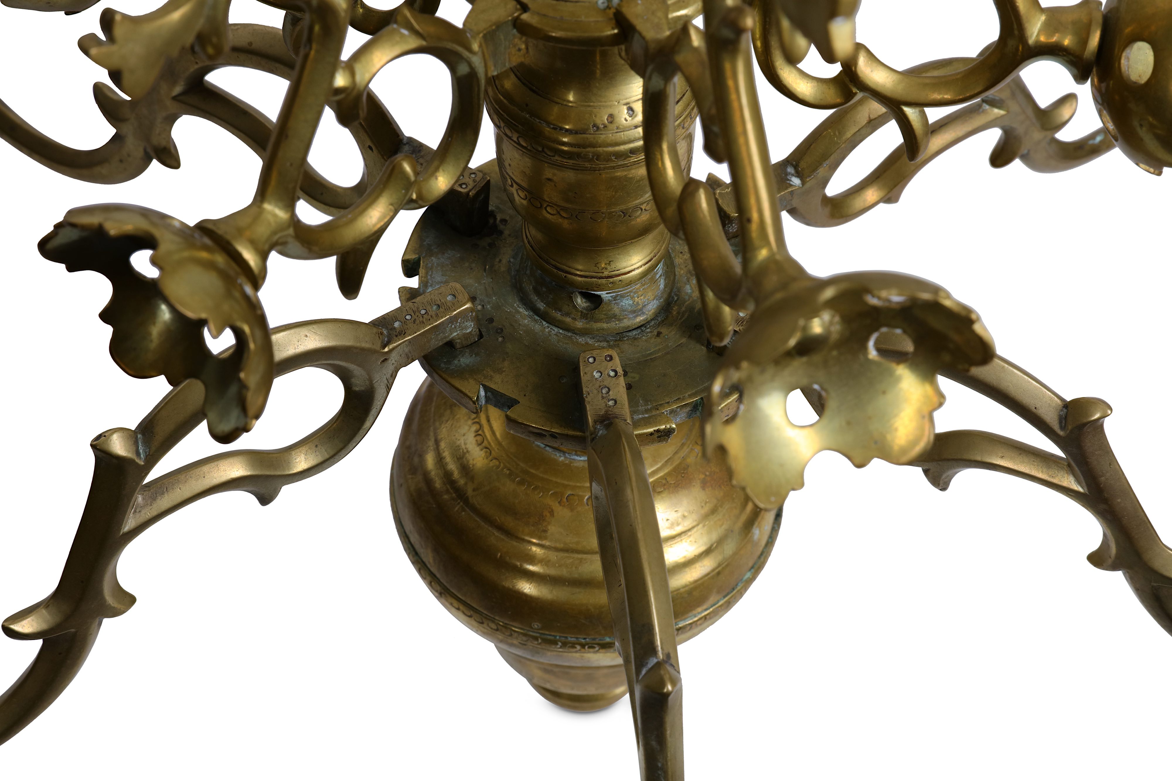 A 17TH CENTURY FLEMISH (FLANDERS) BRASS SIX LIGHT CHANDELIER - Image 7 of 7