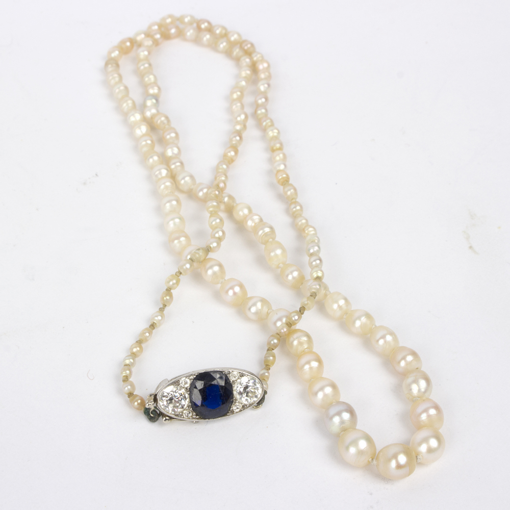 A single-row of natural saltwater pearl necklace with sapphire and diamond clasp, - Image 5 of 5