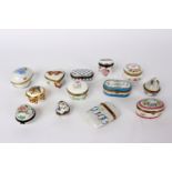 A quantity of porcelain trinket boxes,