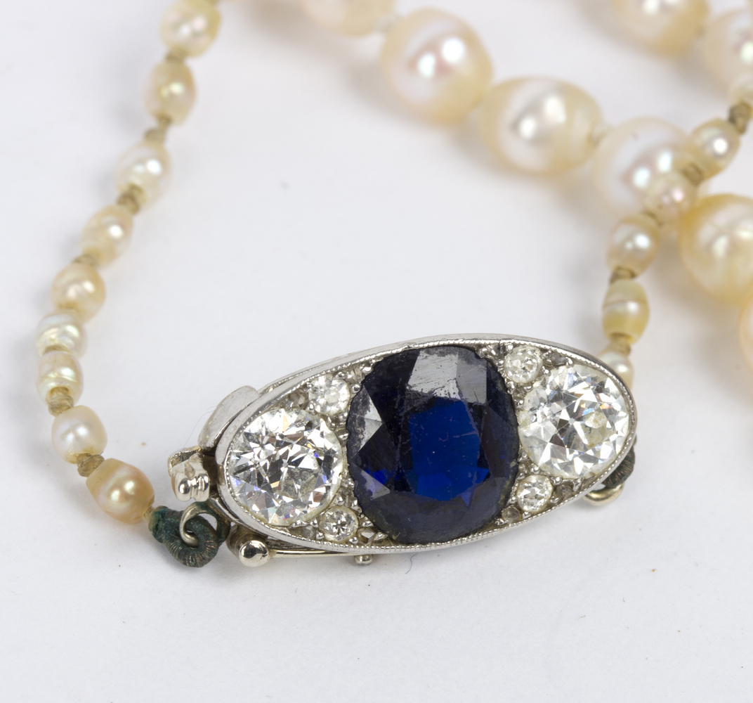 A single-row of natural saltwater pearl necklace with sapphire and diamond clasp, - Image 2 of 5