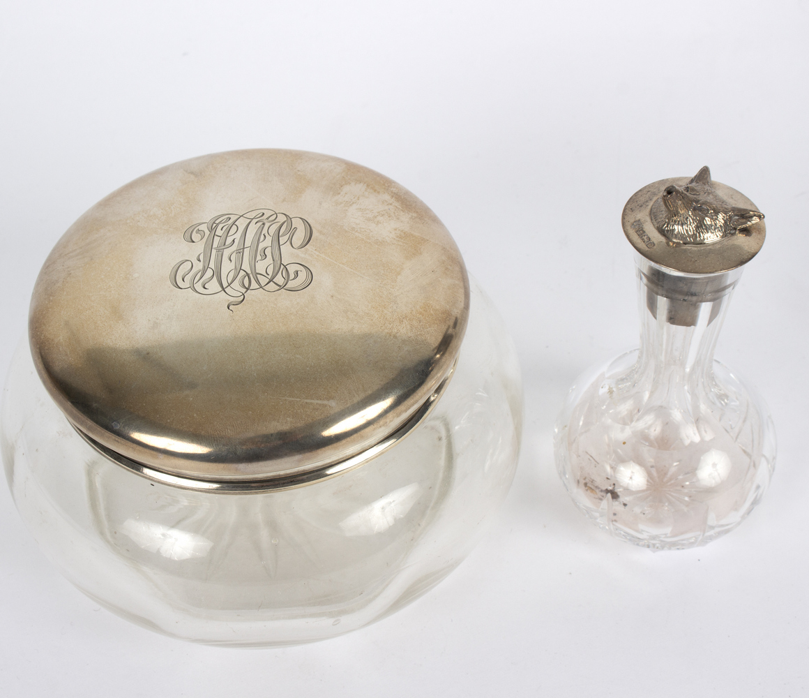 A glass bowl with silver lid, Birmingham 1908, monogrammed, - Image 3 of 3