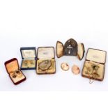 A quantity of Victorian and later brooches including two oval shell cameos, one framed in 9ct gold,