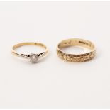 A diamond solitaire ring set in 18ct yellow gold and platinum,