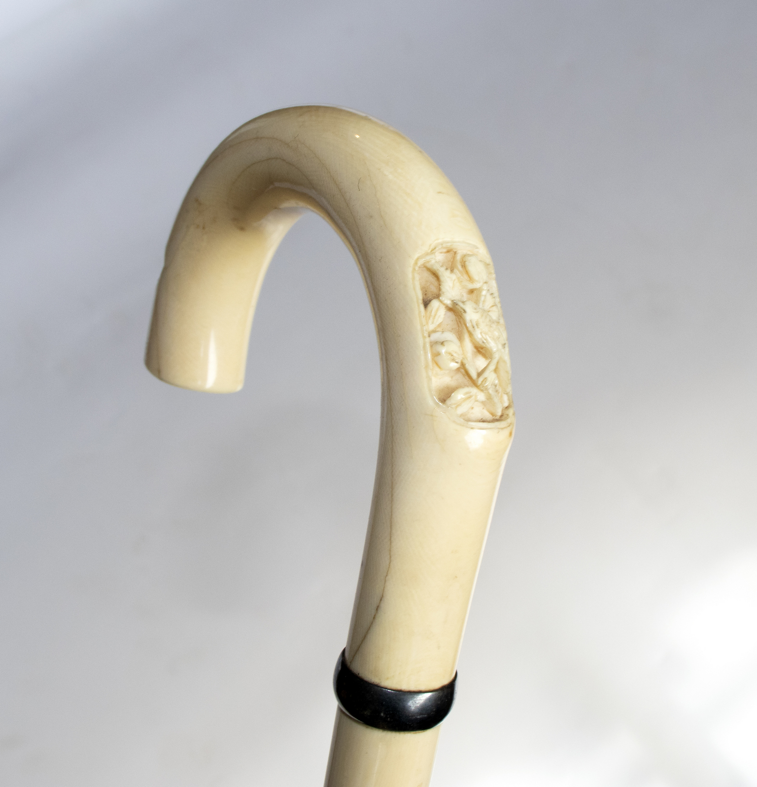 A Canton ivory walking stick, - Bild 2 aus 3