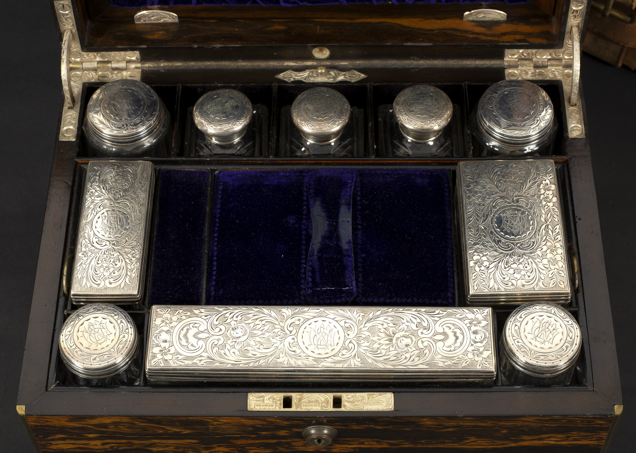A Victorian calamander dressing case, fitted with silver topped scent bottles and jars, - Bild 2 aus 4