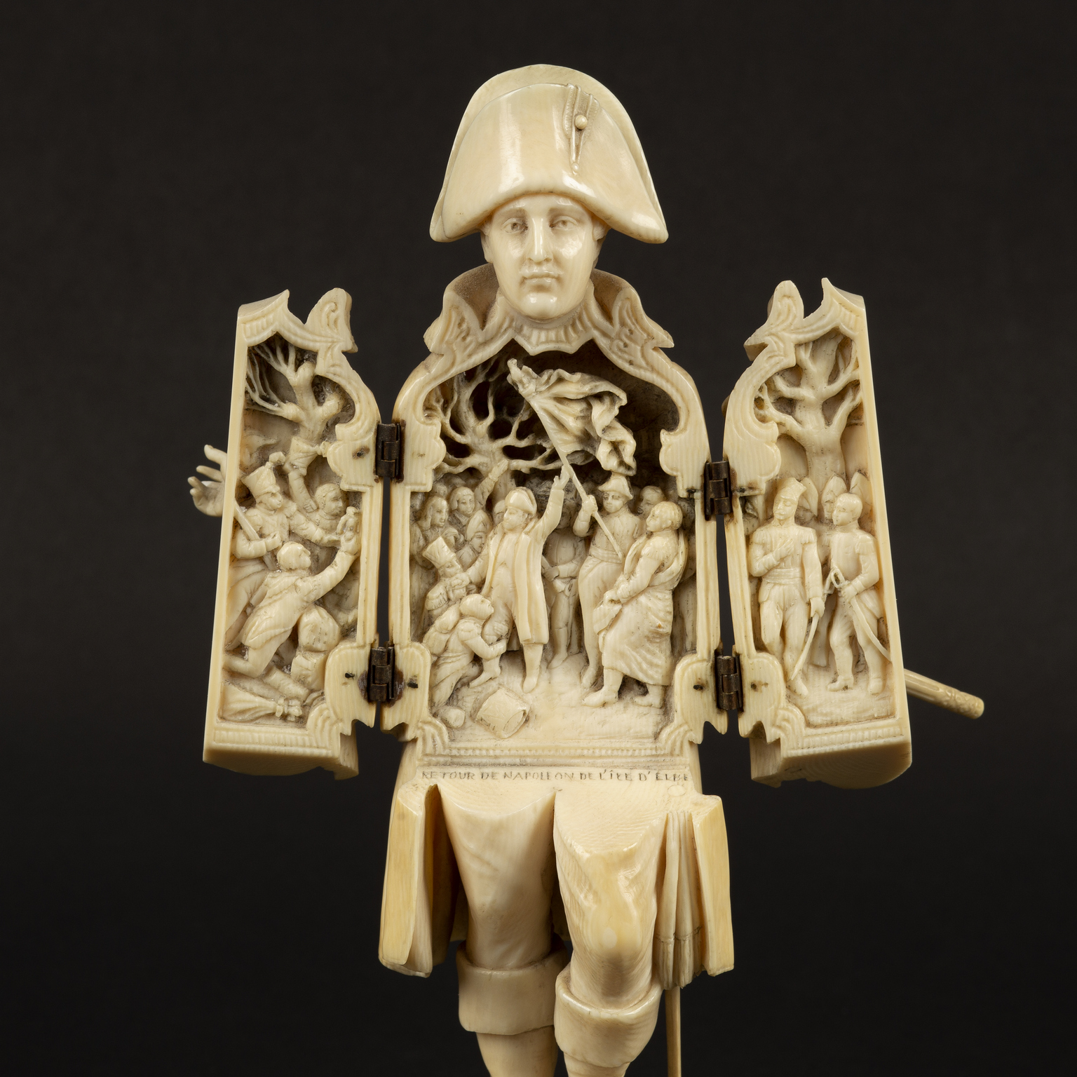 A Dieppe carved ivory figure of Napoleon, inscribed 'Retour de Napoleon de Lile d'Elbe', - Bild 2 aus 3