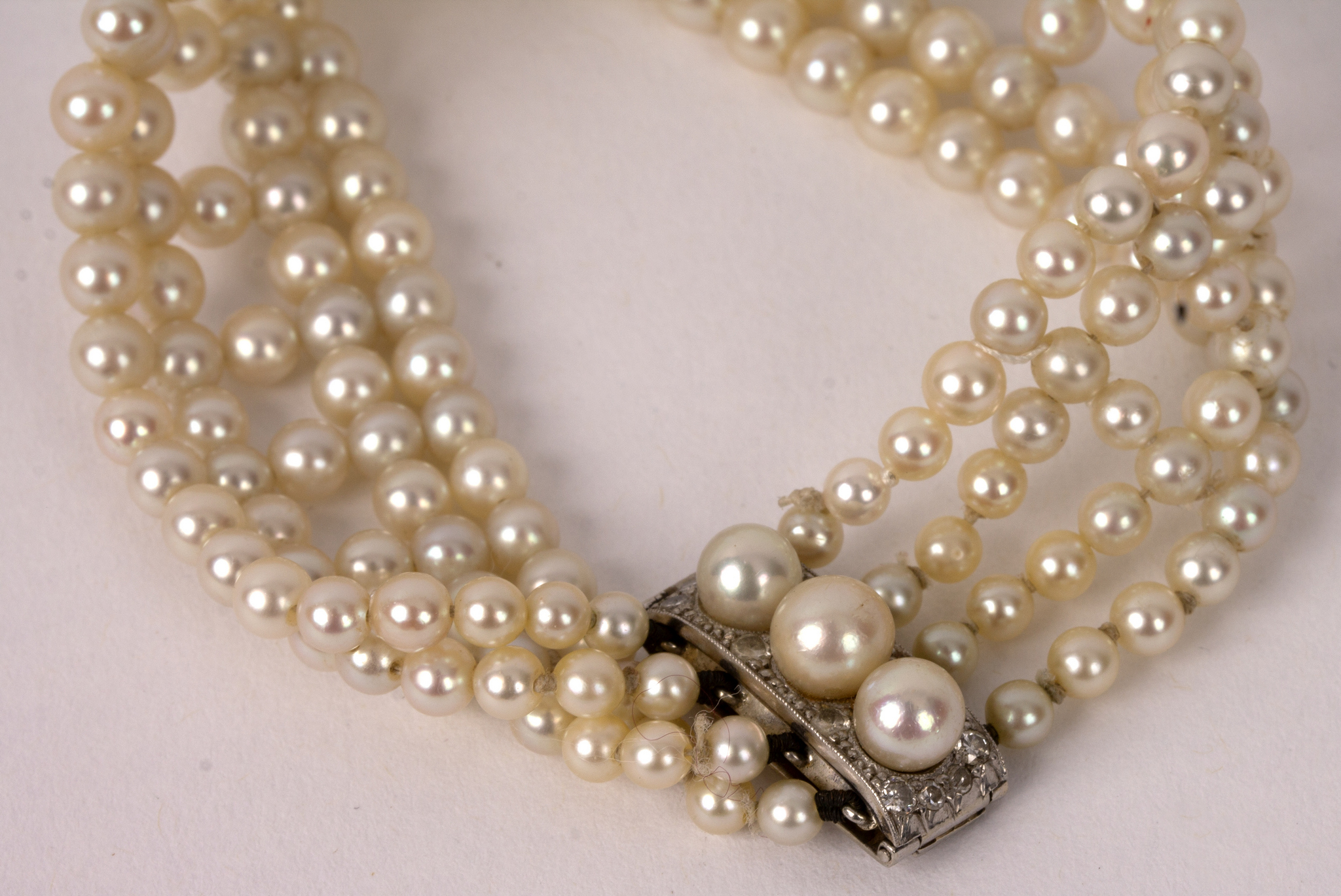 A four-row pearl bracelet with pearl and diamond clasp, 19.