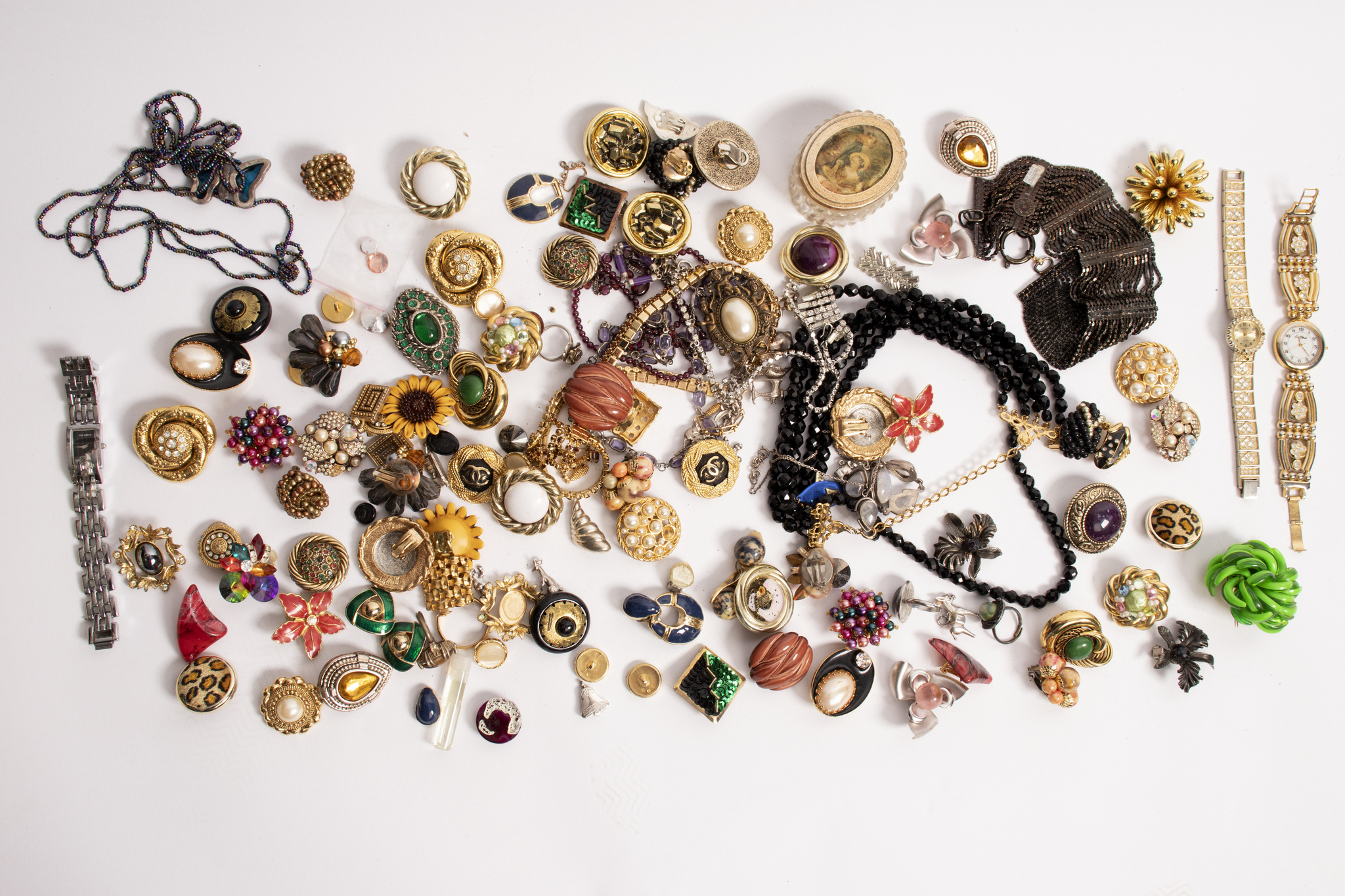 A quantity of costume jewellery including enamelled brooches, faux pearl necklace, - Image 2 of 2