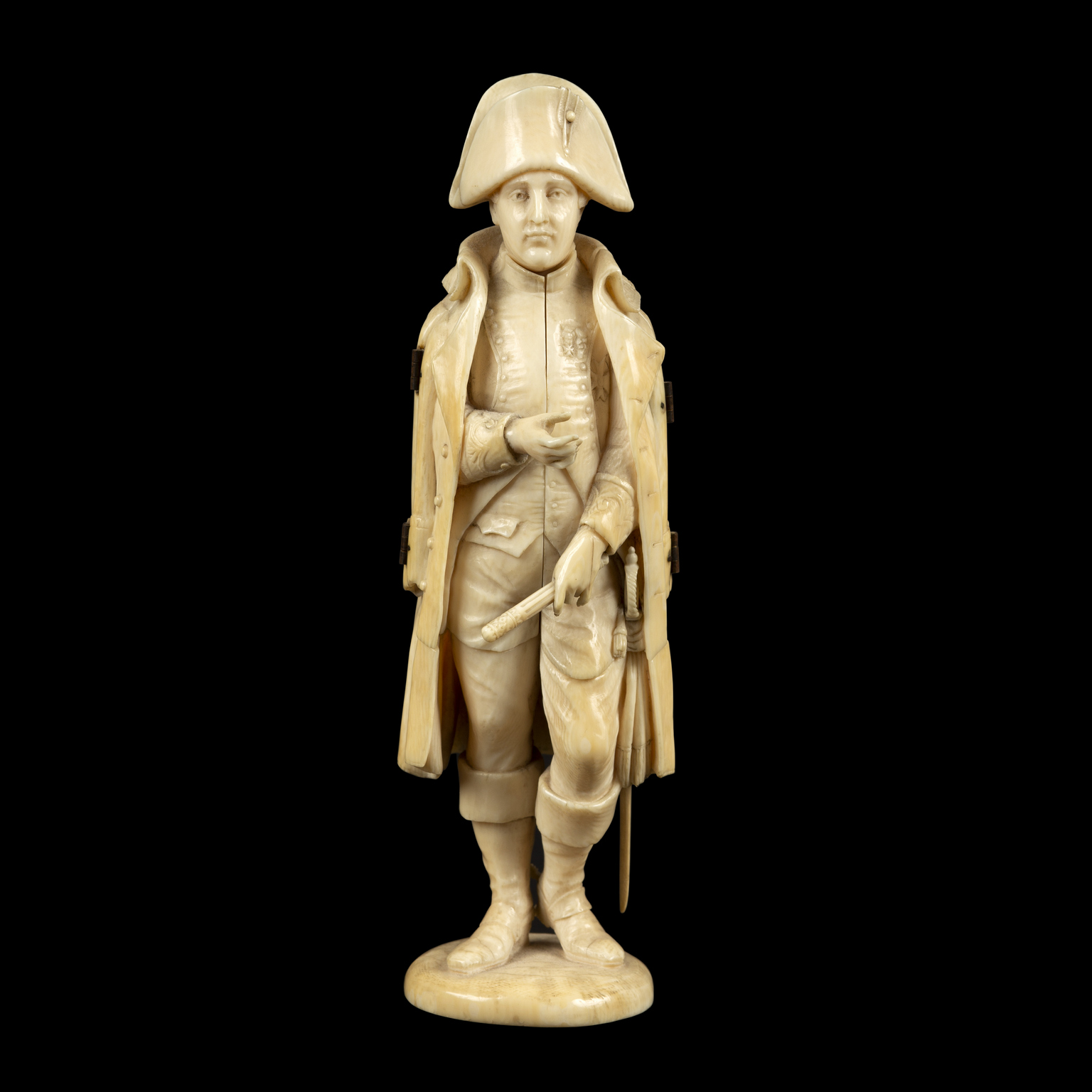 A Dieppe carved ivory figure of Napoleon, inscribed 'Retour de Napoleon de Lile d'Elbe', - Bild 3 aus 3