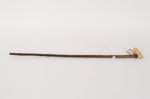 A knotted walking stick with plated collar and ivory handle carved Chinese dragons, - Bild 3 aus 3